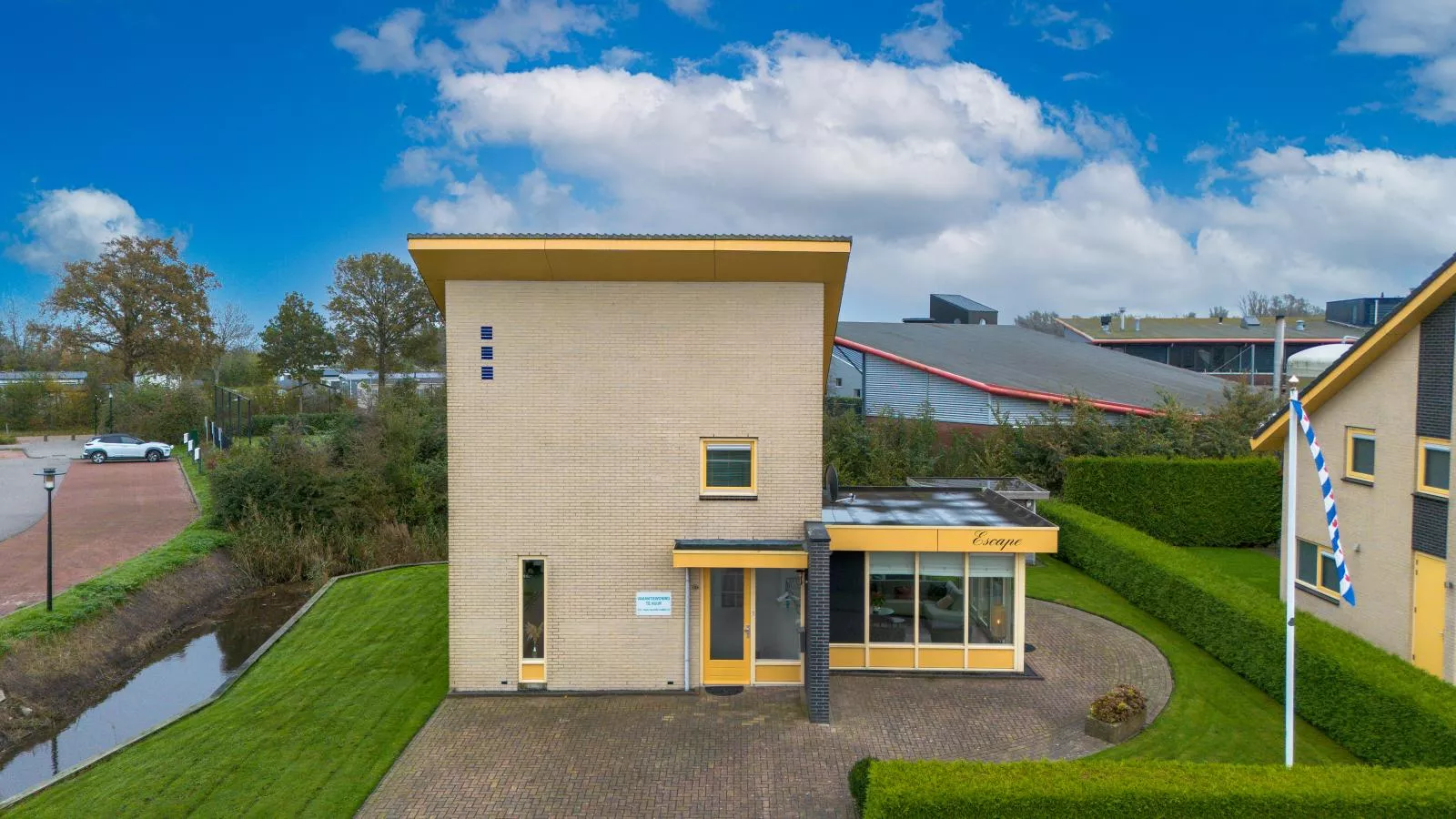 Escape in Friesland-Buitenkant zomer