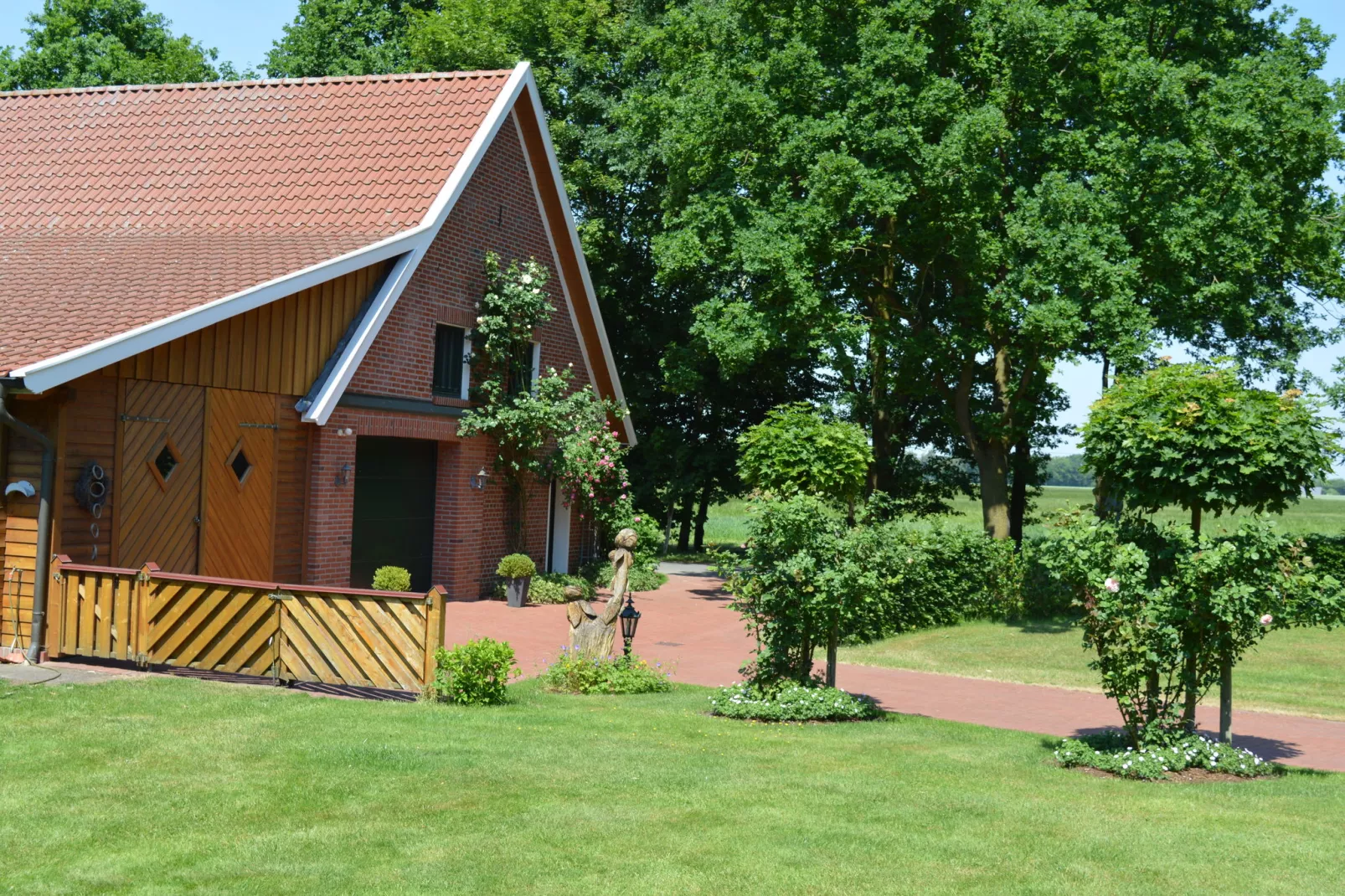 Landhaus Lindern-Buitenkant zomer