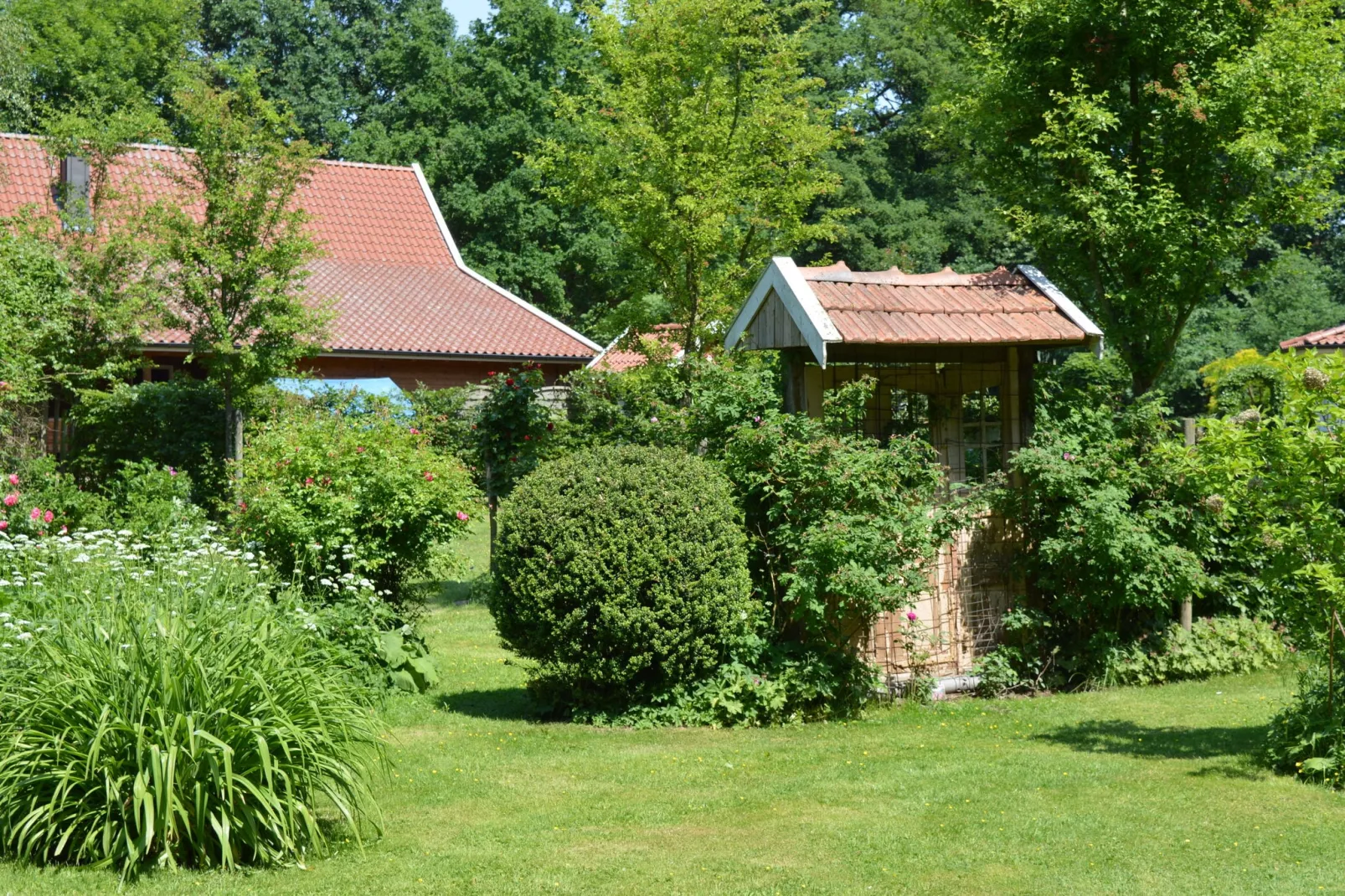 Landhaus Lindern-Tuinen zomer