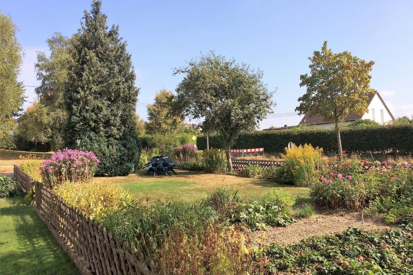 Blick zu Luxemburg-Tuinen zomer