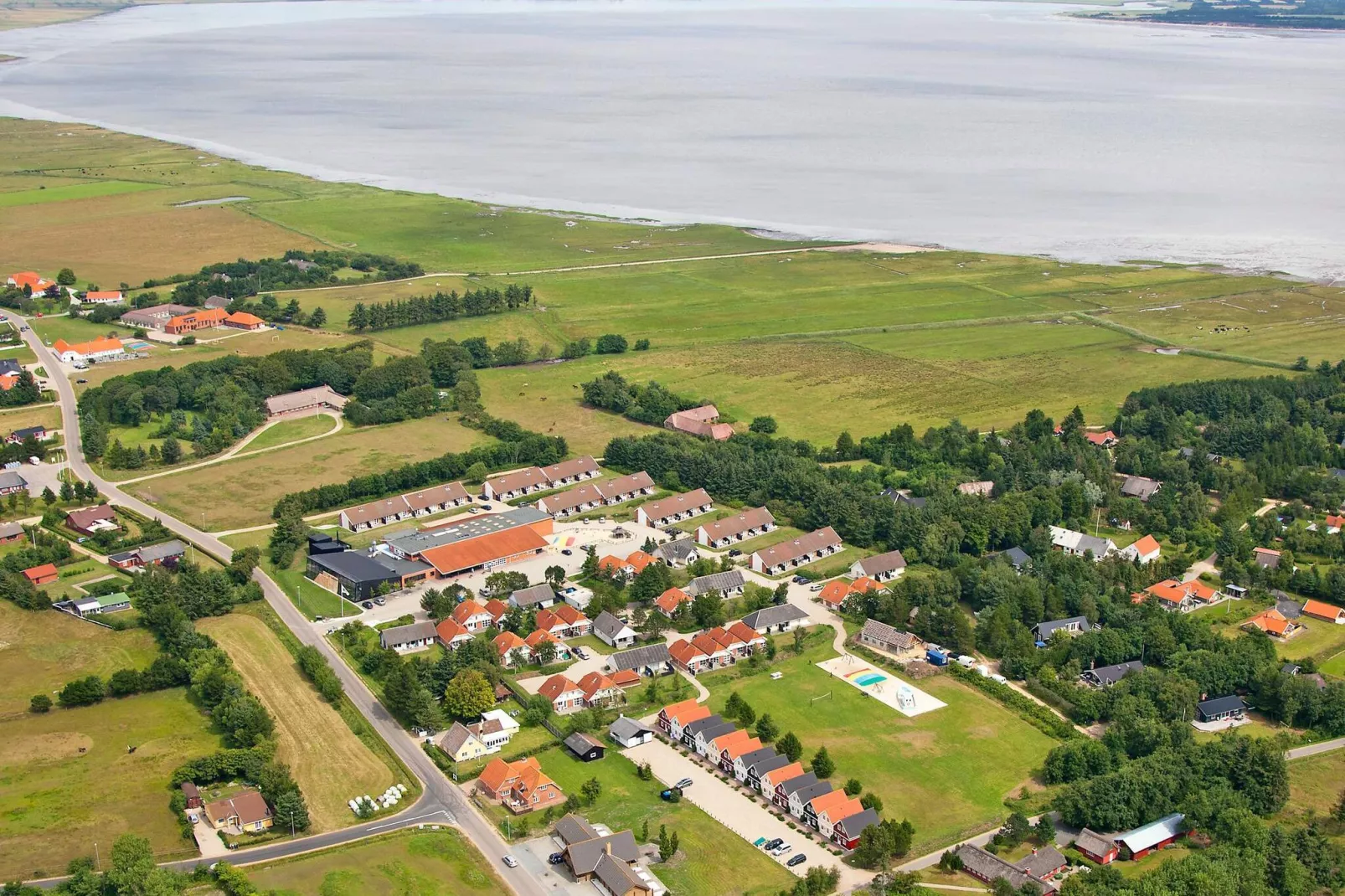 14 persoons vakantie huis op een vakantie park in Blåvand-Buitenlucht