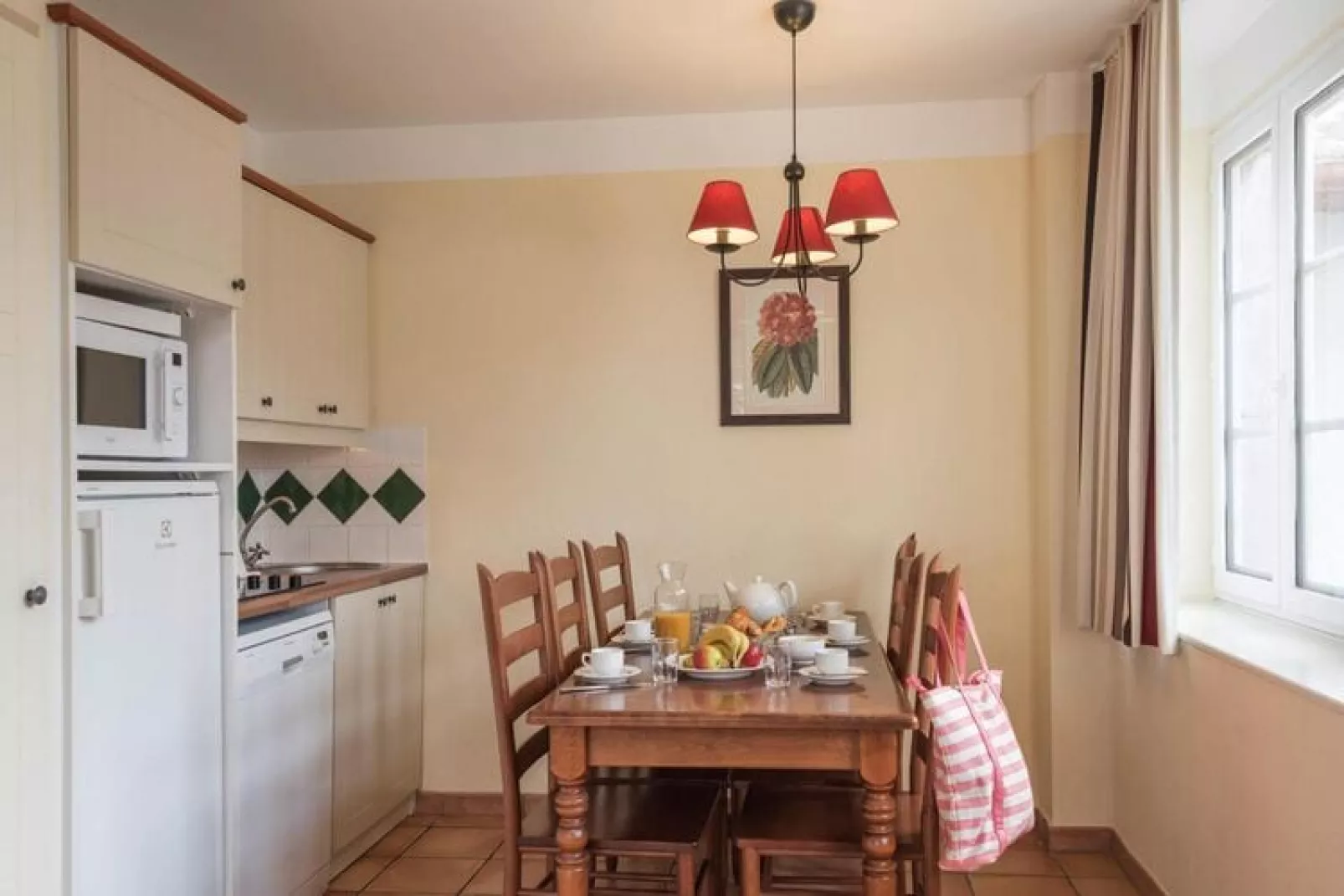 Residence La Villa Maldagora St Jean-de-Luz - 27 Apt 7 p- 1 chambre  1 coin nuit Standarding alcove-27 Apt. 7 p.- 1 chambre + 1 coin nuit Standarding alcove-Woonkamer