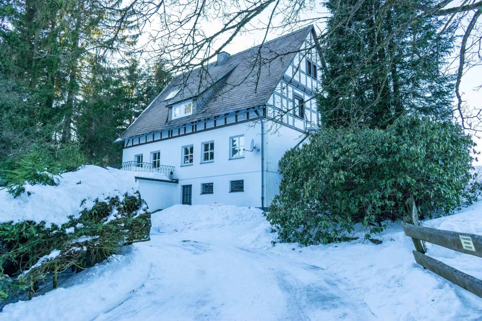 Idyllisch vakantiehuis bij het skigebied-Exterieur winter