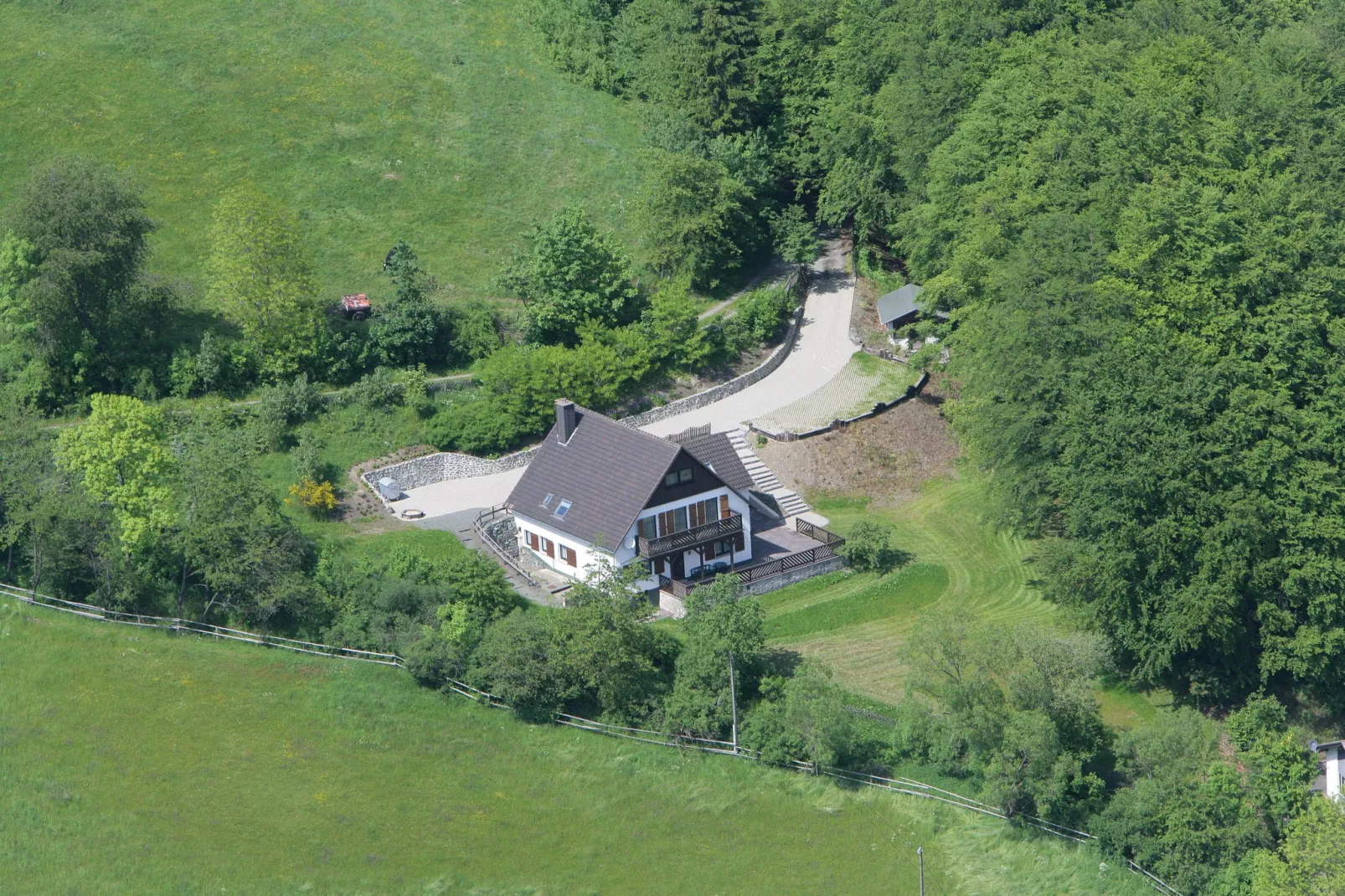 Gruppenhaus Hochsauerland-Buitenkant zomer