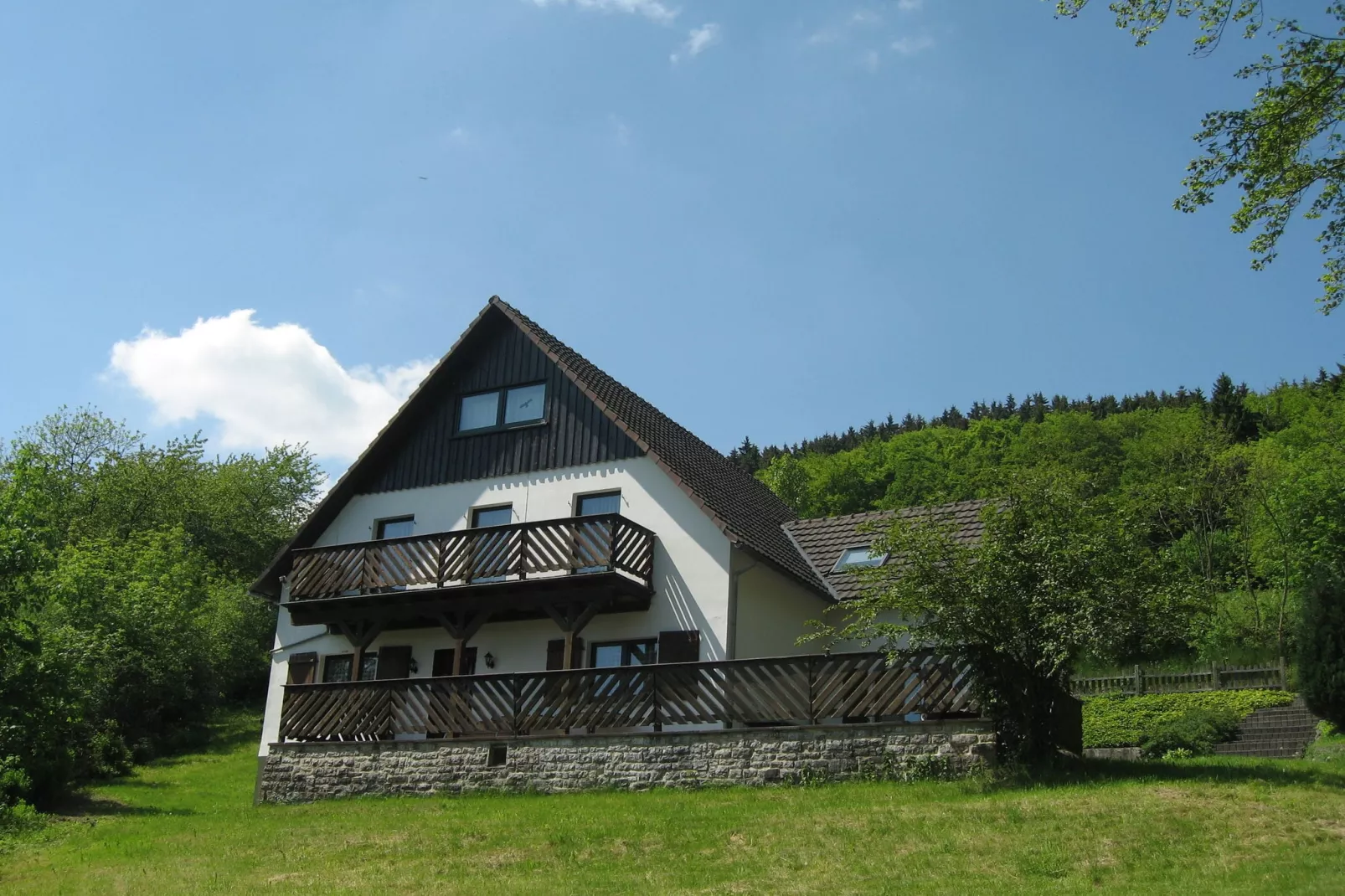 Gruppenhaus Hochsauerland-Buitenkant zomer