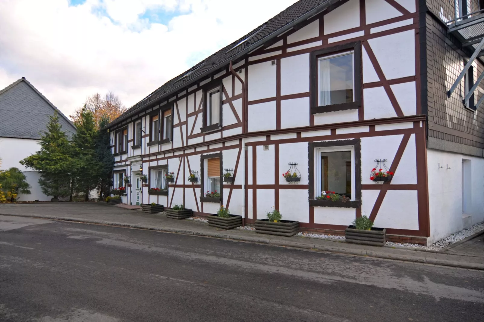 Gruppenhaus am Bach