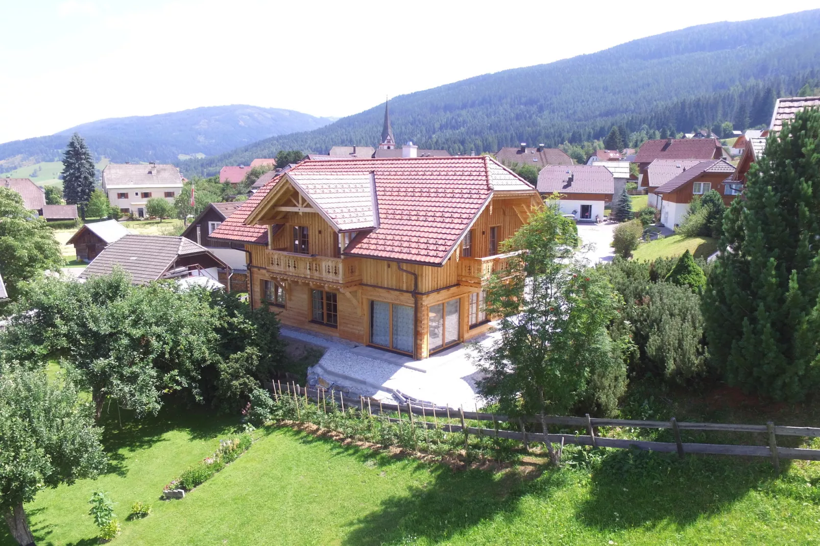 Panorama Chalet-Buitenkant zomer