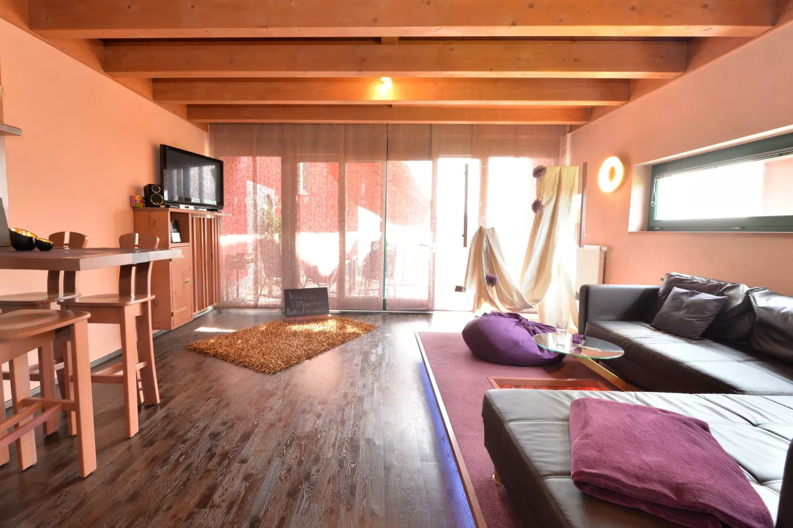 Vakantiehuis met sauna en whirlpool-Woonkamer