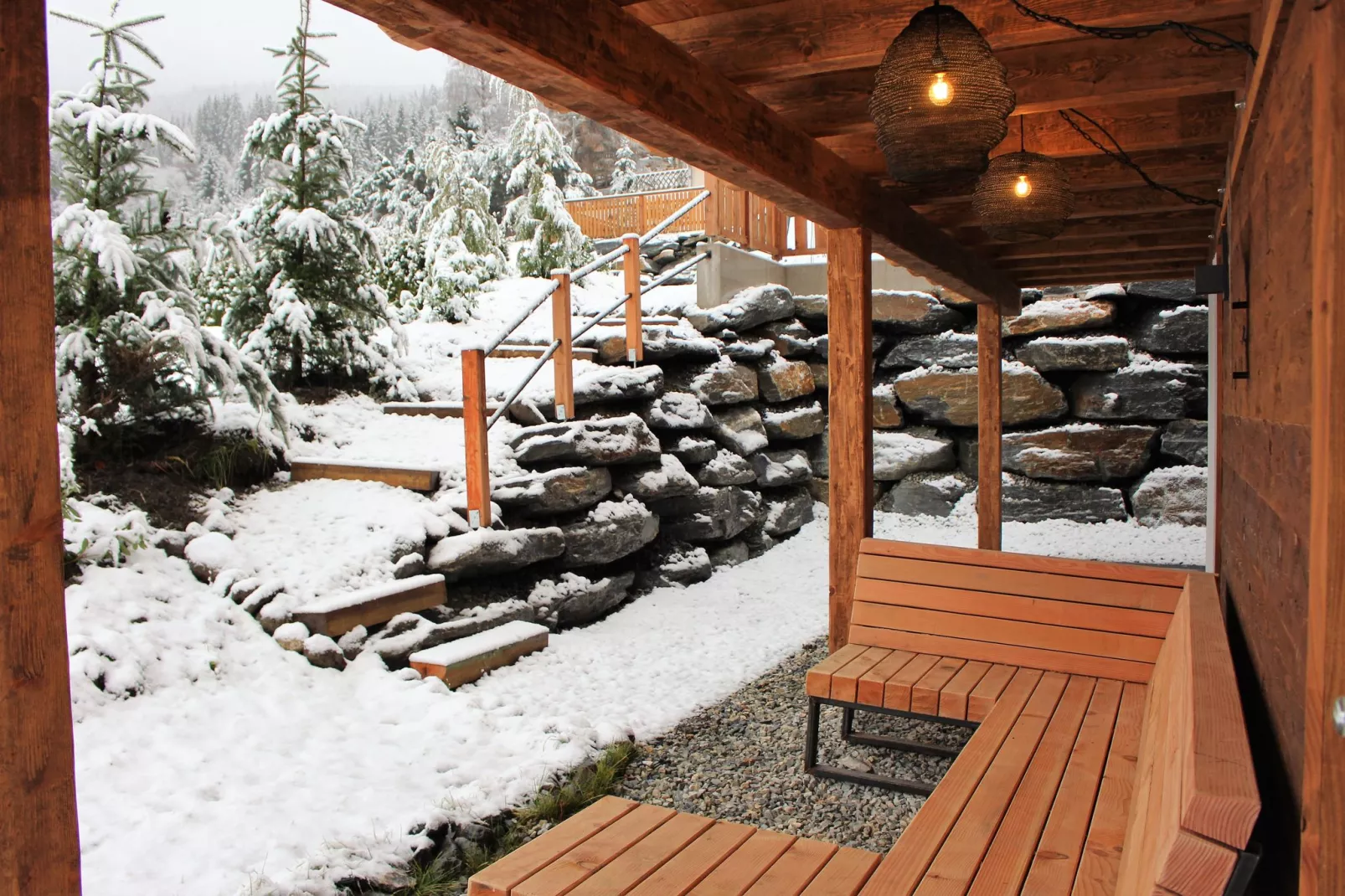 Alpinn Wellnesschalet 2-Tuin winter