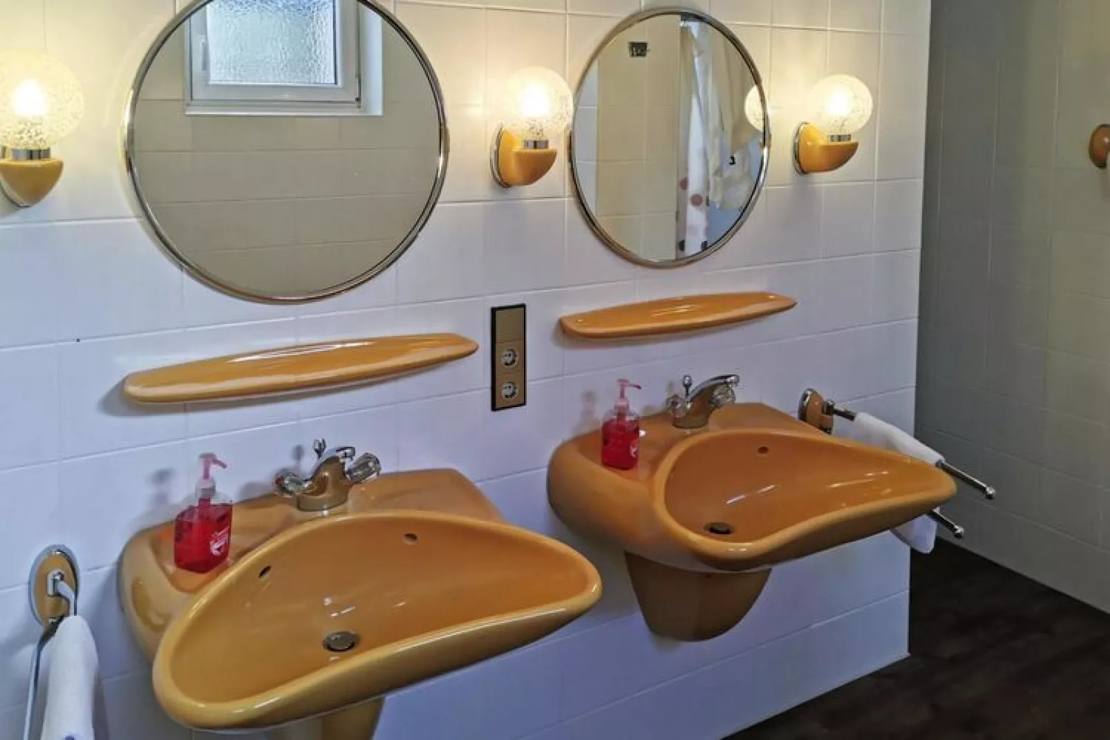 Kombination Bärenhütte  Hirschblick 10 Erw 2 Kinder-Badkamer