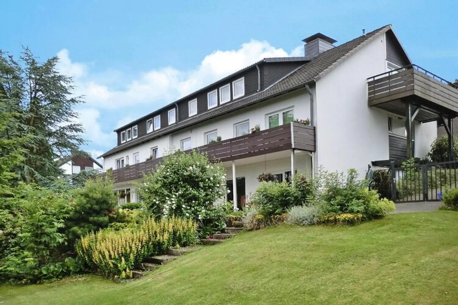 Kombination Bärenhütte  Hirschblick 10 Erw 2 Kinder-Buitenkant zomer