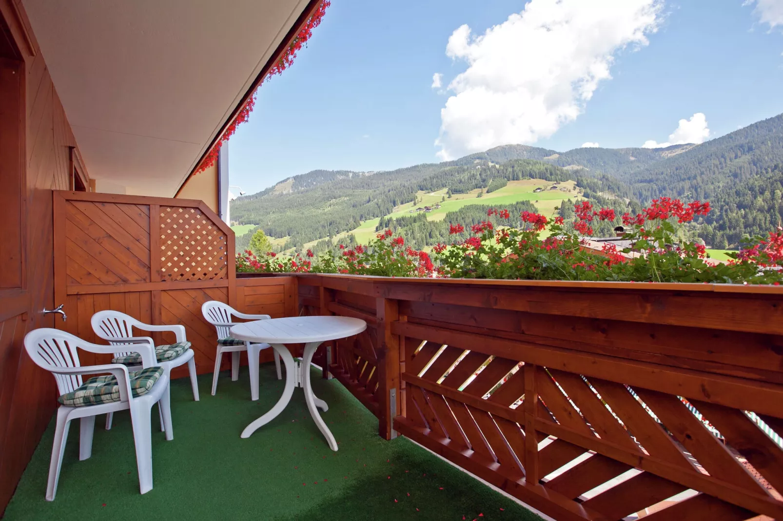 Appartement im Wellness-Aparthotel-Kleinarl-Terrasbalkon