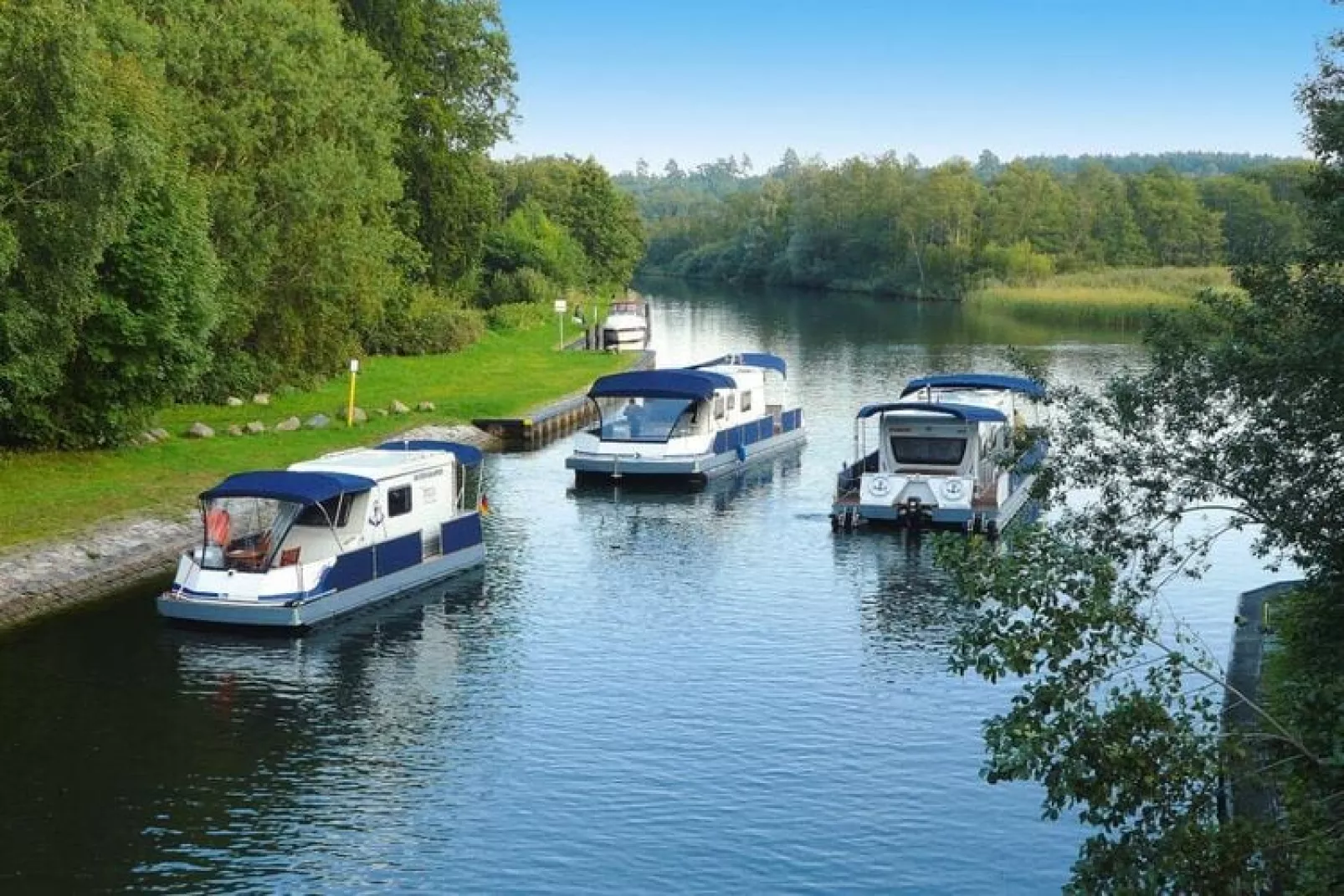 Watercamper klein-Uitzicht zomer