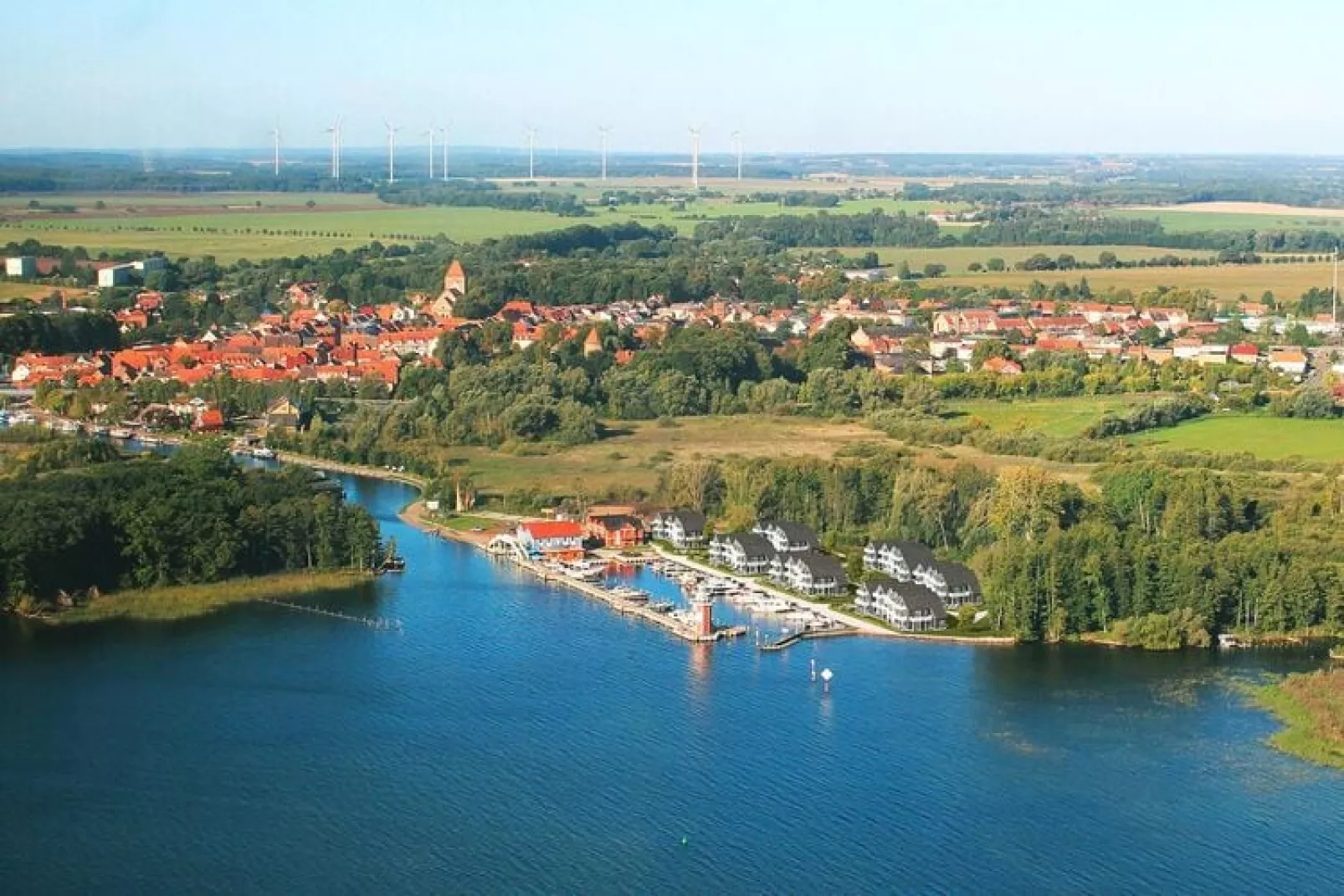 Reihenhaus Hafenflair / Haus 2 / Wohnungen 7 und 9-Buitenkant zomer