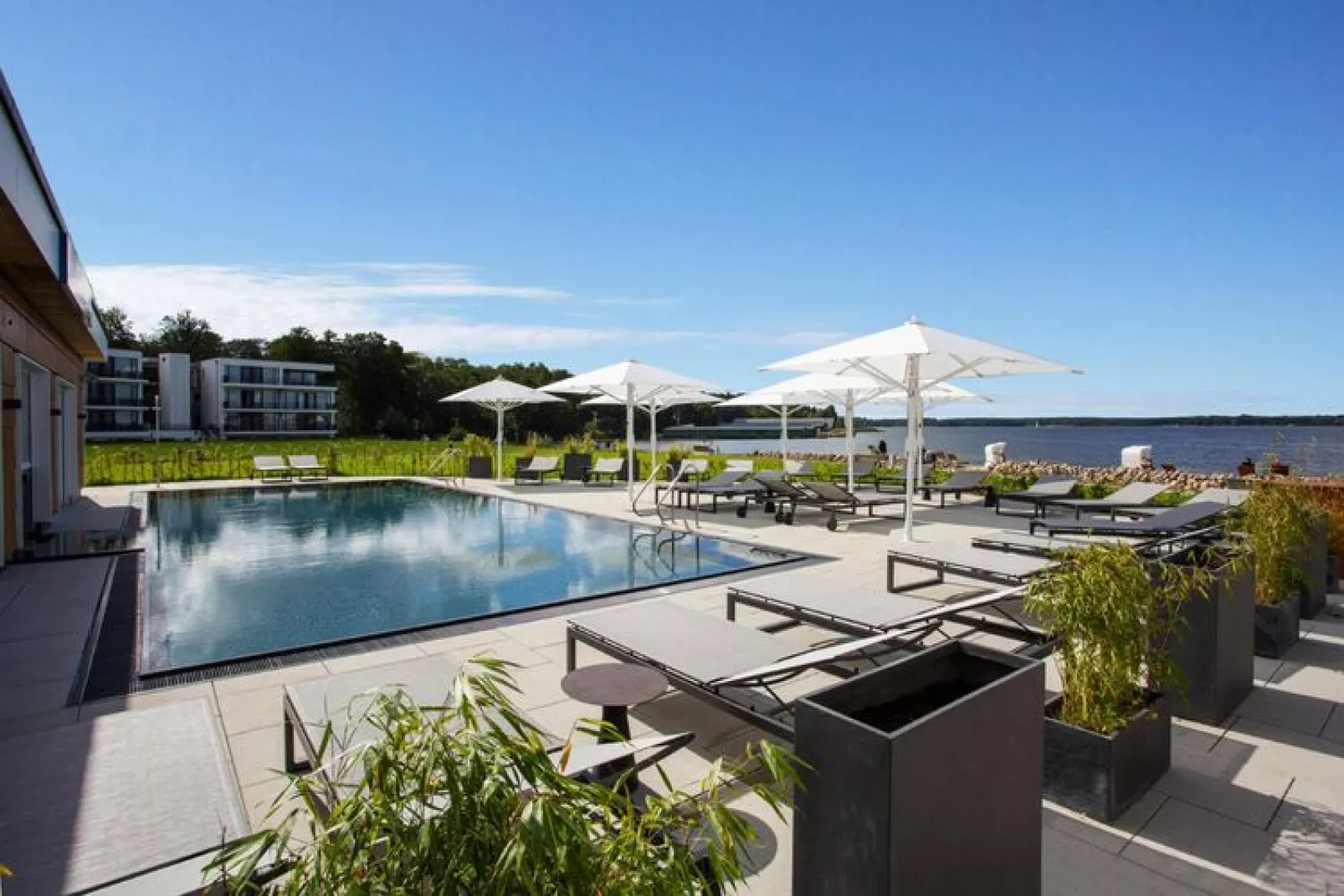 Apartments im MAREMÜRITZ Yachthafen Resort & Spa / Mare Grand Maisonette Suite 2 Personen-Zwembad