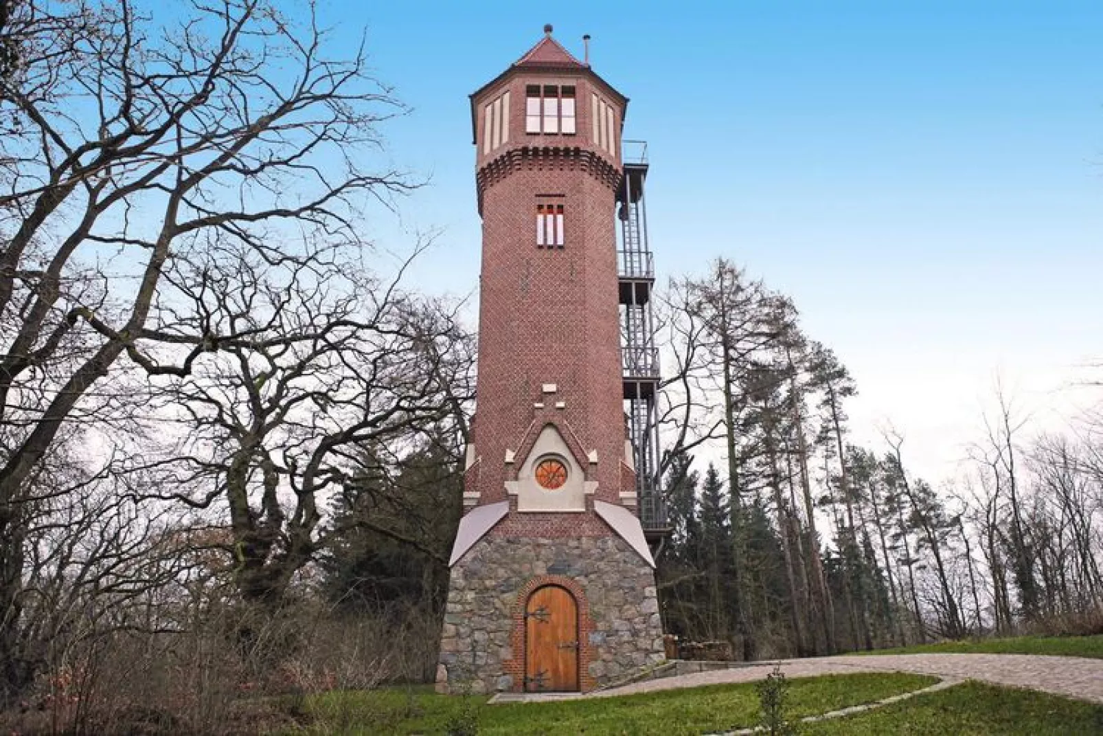 Wasserturm 75 qm-Buitenkant zomer