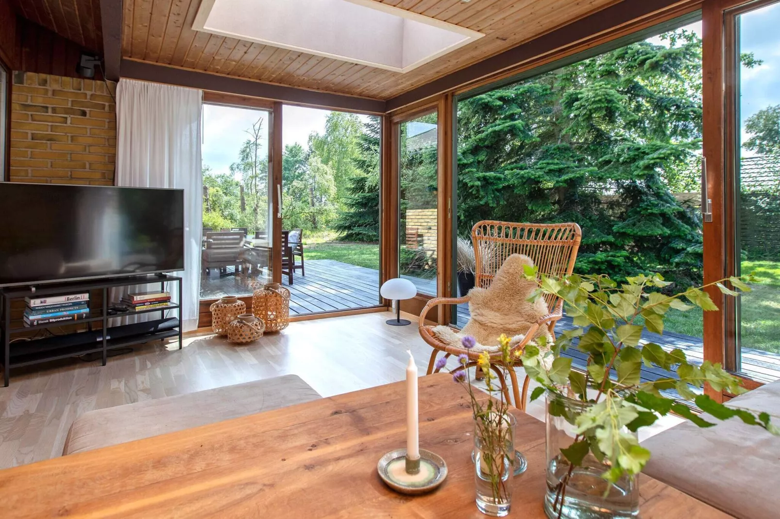 Lichte Cottage met Tuin Terras-By Traum-Binnen