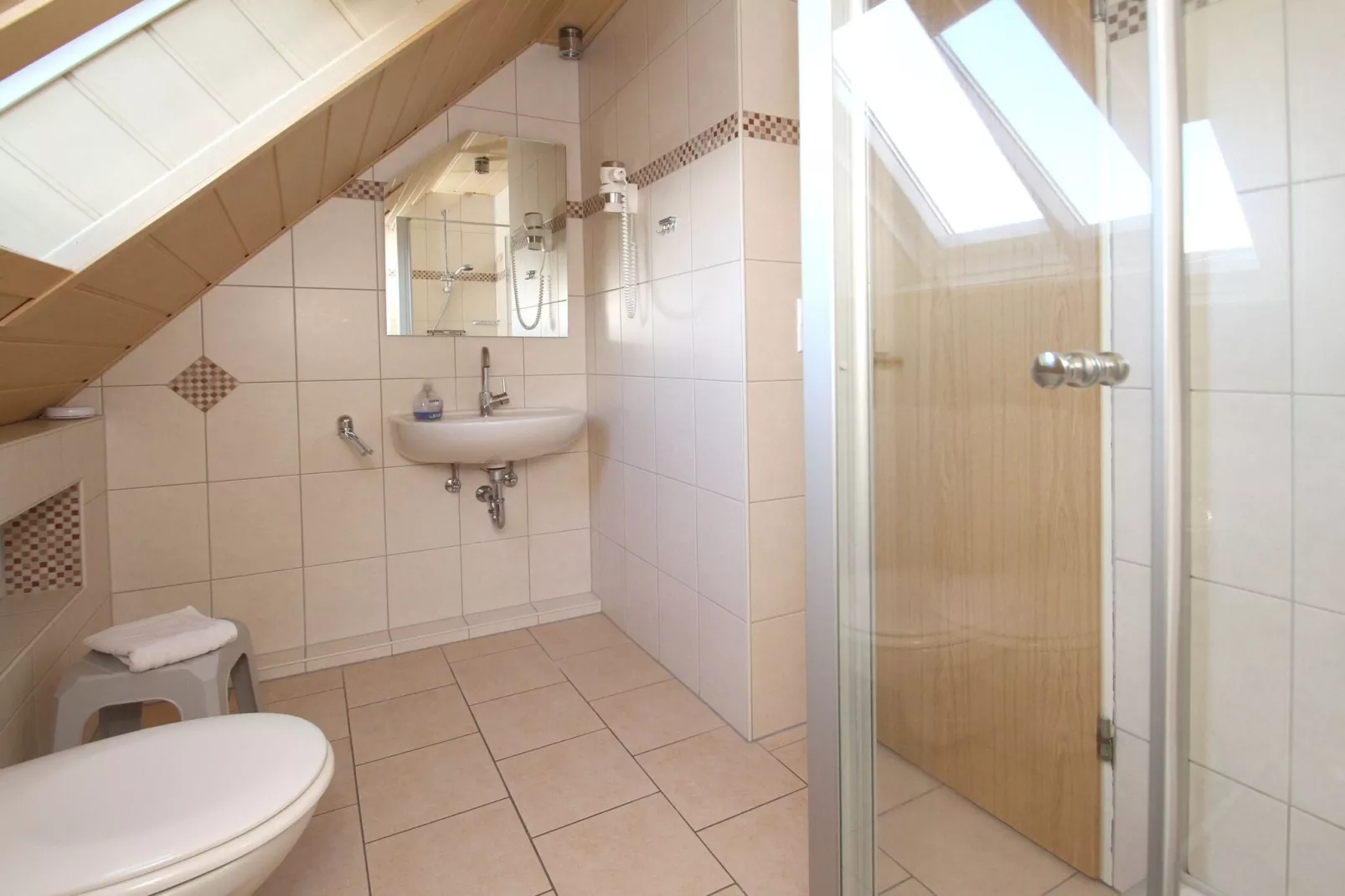 Reihenhaus Dornumersiel-Badkamer