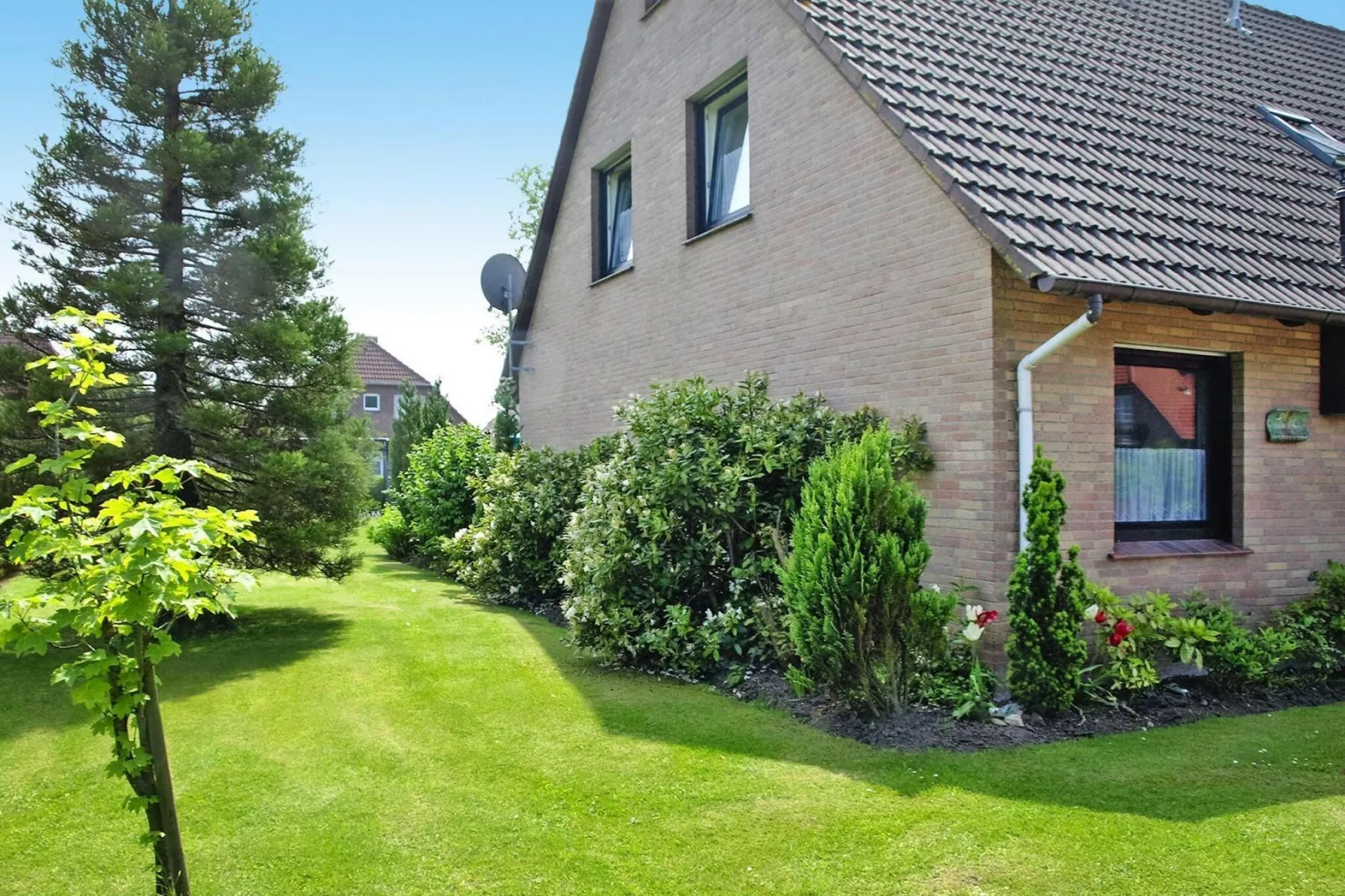 Reihenhaus Neßmersiel-Buitenkant zomer