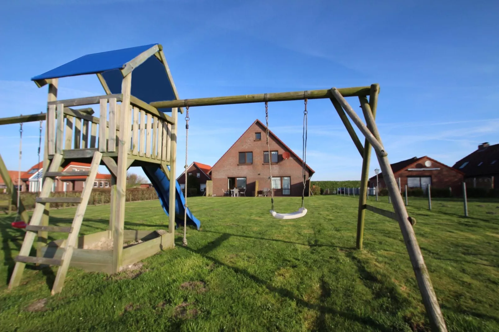 Fewo Wattkieker - Wattseite-Tuinen zomer