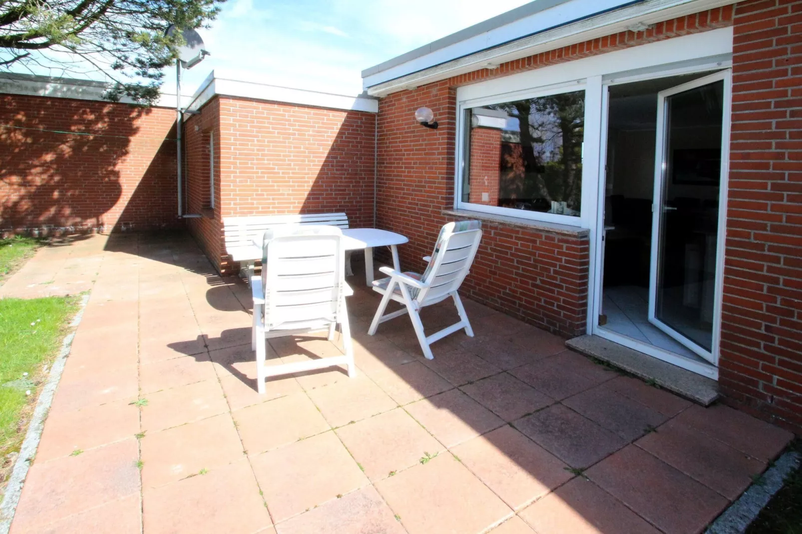 Bungalow in Dornumersiel-Terrasbalkon