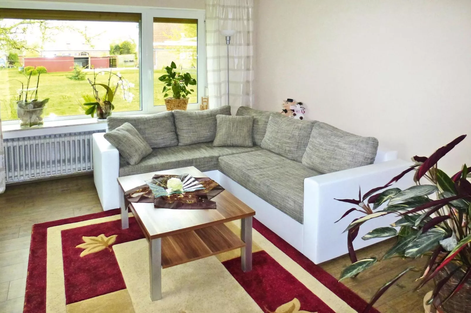 Ferienhaus mit großem Grundstück in Friederikensiel-Woonkamer