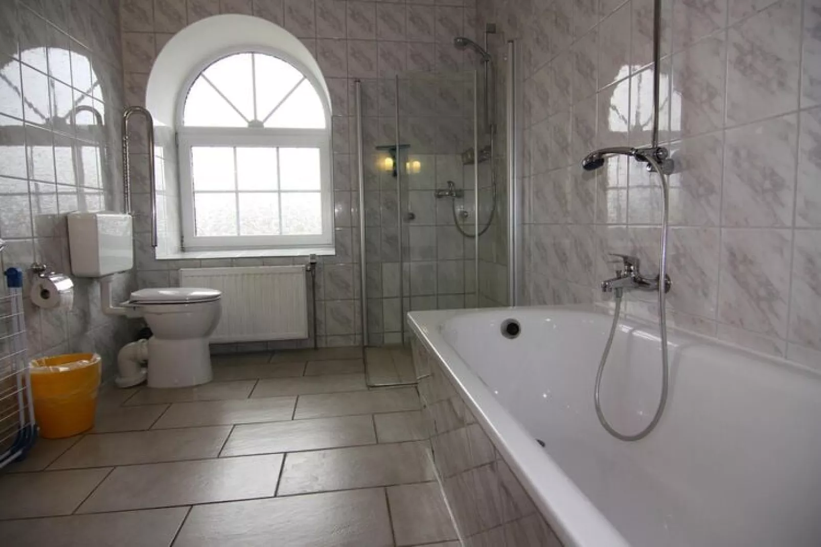 Holiday resort Wandhoff Gut Bundhorst Stolpe3-Raum DuscheWanne 100 qm 6 Pers Typ 5-Badkamer