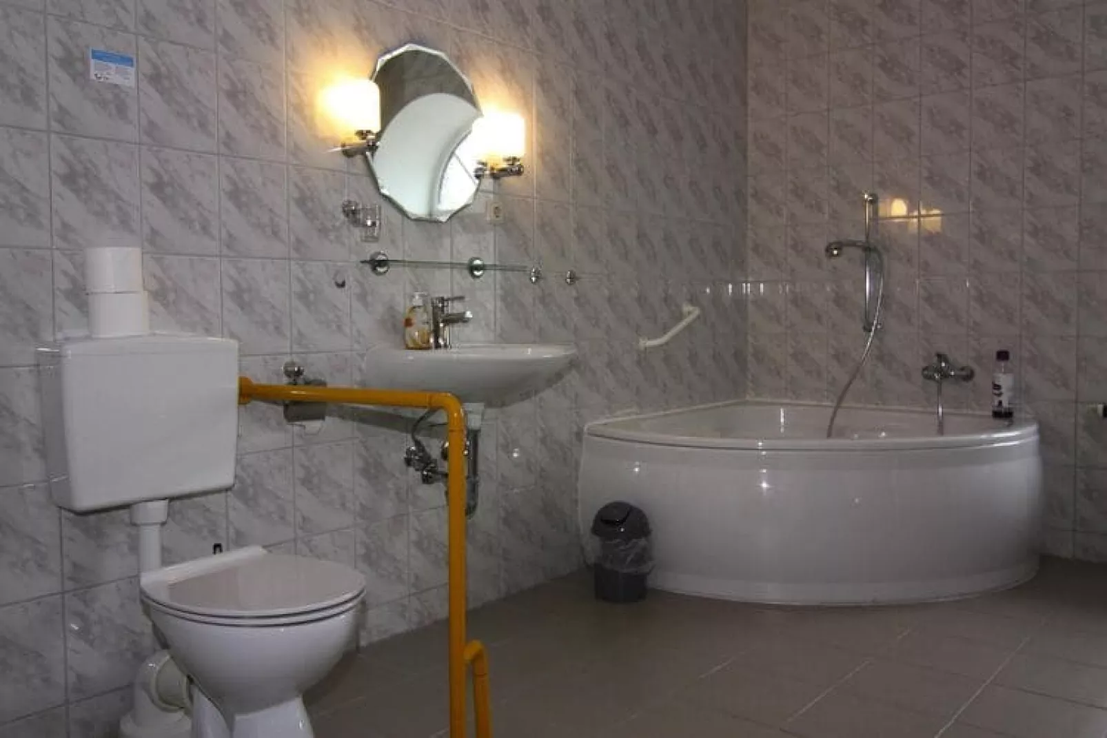 4-Raum-App DUWanne G-WC110 qm 7 Pers-Badkamer