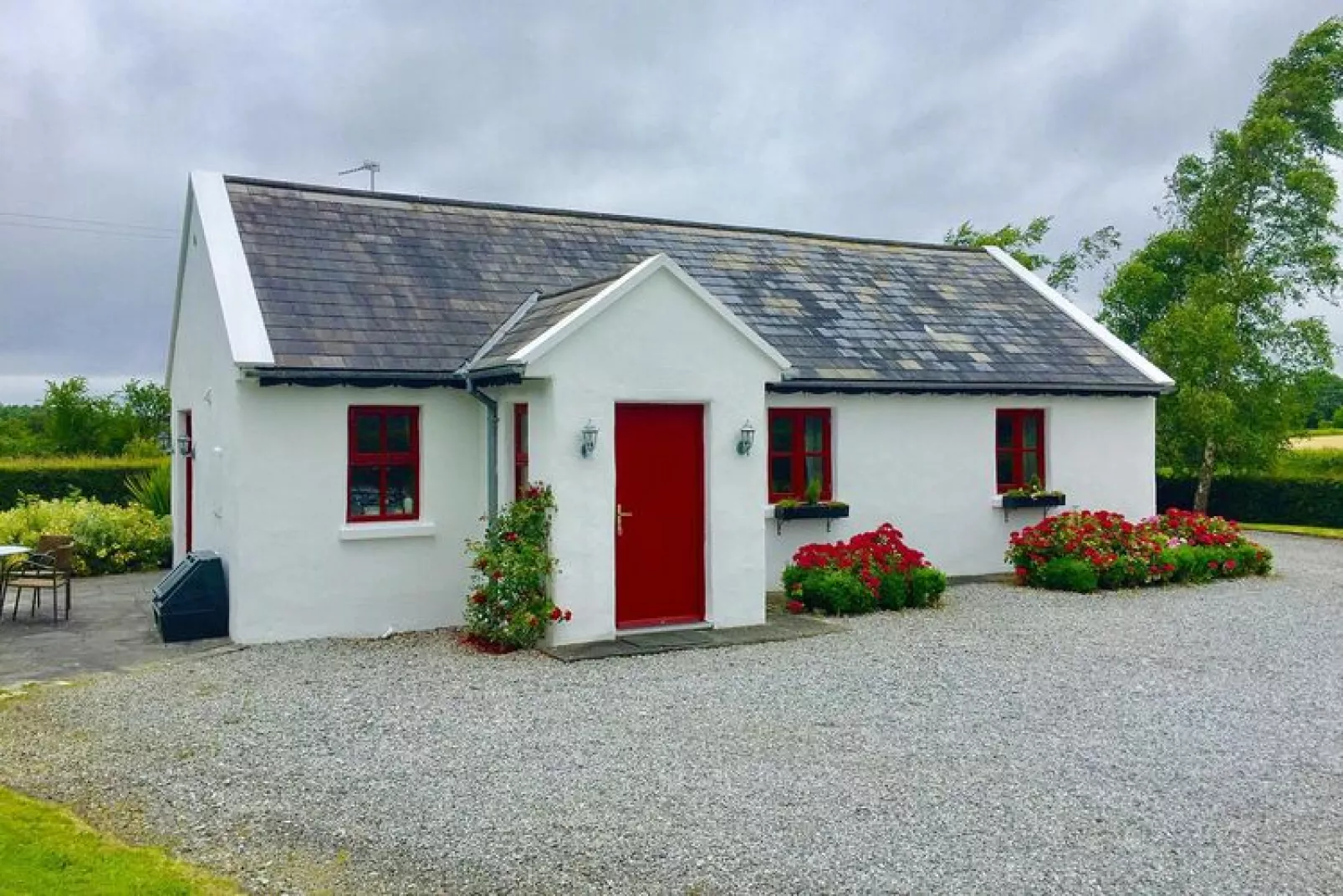 Lime Kiln Cottage Terryglass Co Tipperary-Buitenkant zomer