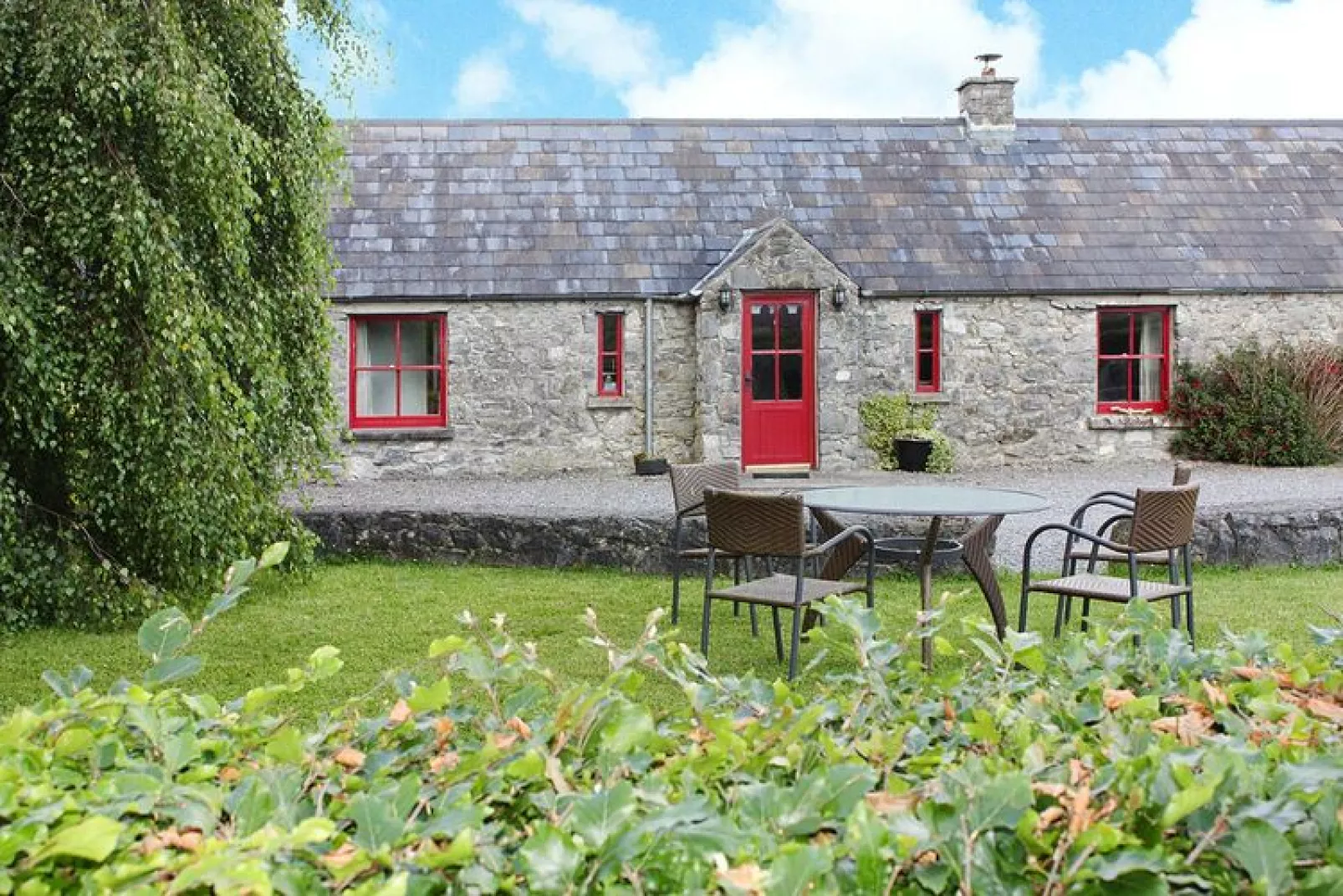 Lime Kiln Cottage Terryglass Co Tipperary-Buitenkant zomer