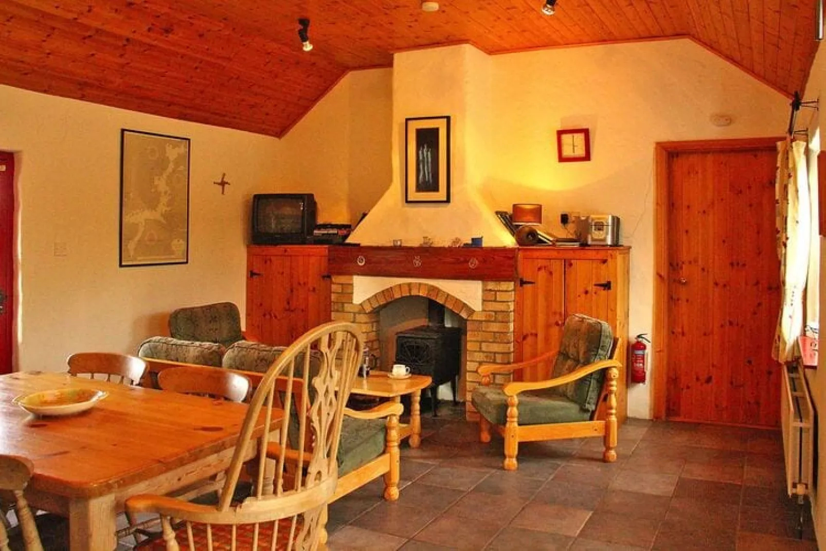 The Lodge Cottage Terryglass Co Tipperary-Woonkamer