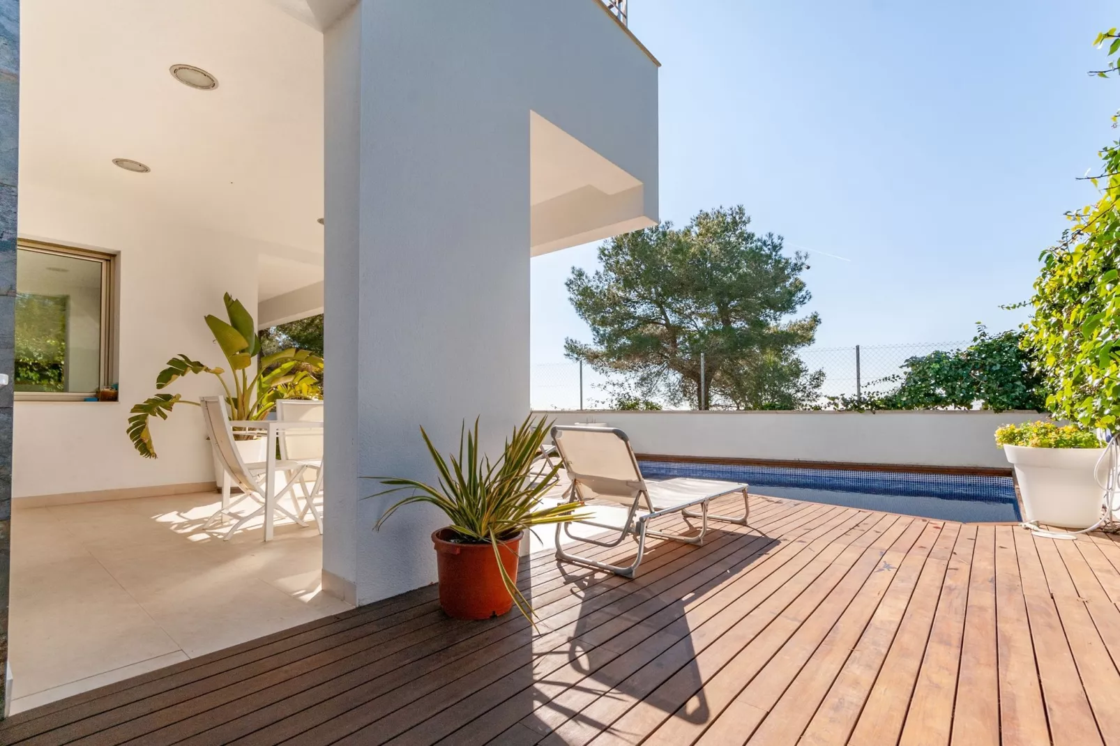 Prachtige villa met zwembad en prachtig uitzicht op zee dichtbij Barcelona-Tuinen zomer