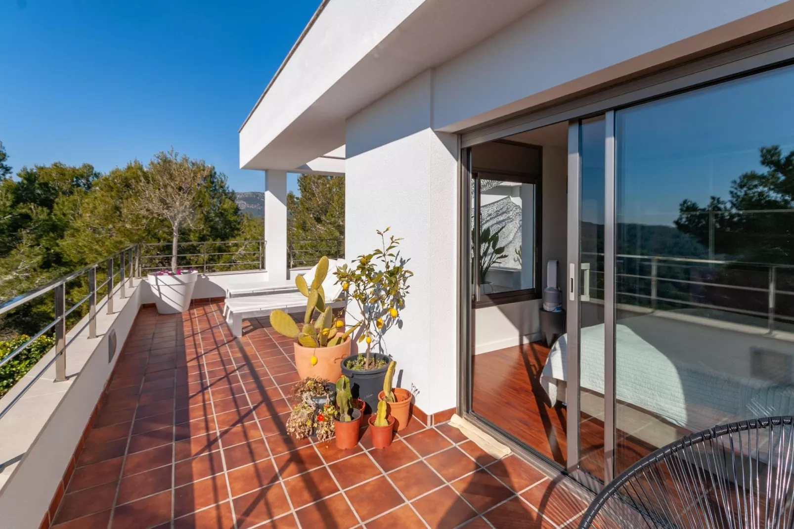 Prachtige villa met zwembad en prachtig uitzicht op zee dichtbij Barcelona-Terrasbalkon