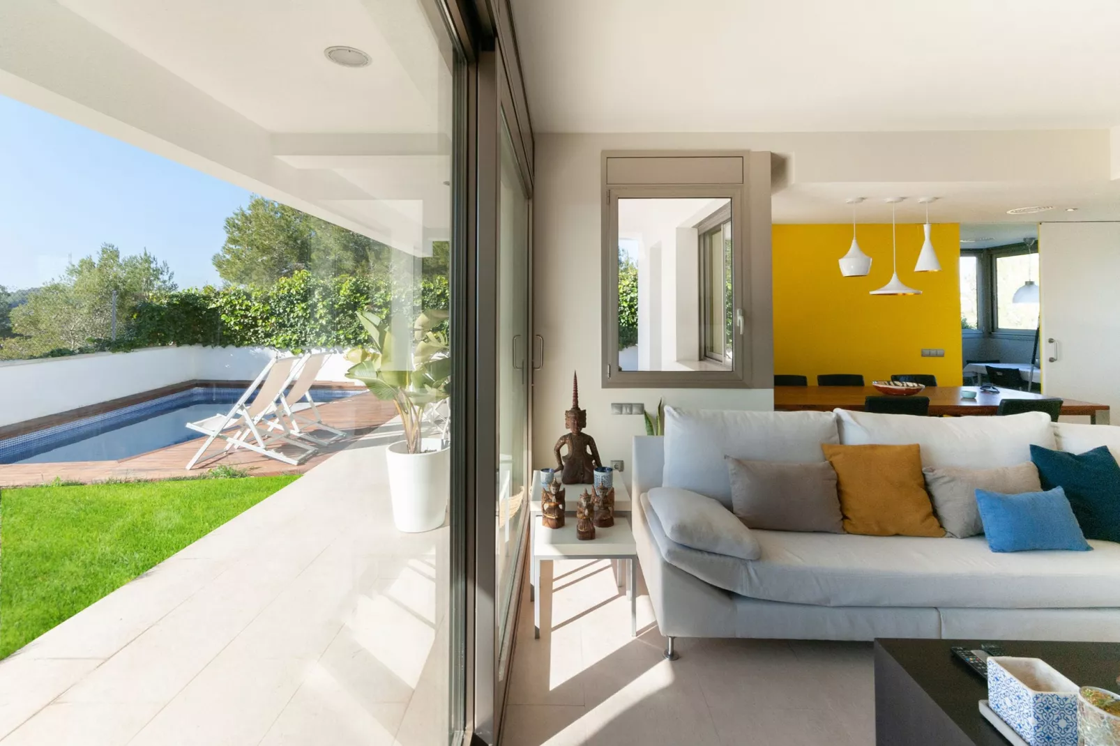 Prachtige villa met zwembad en prachtig uitzicht op zee dichtbij Barcelona-Eetkamer