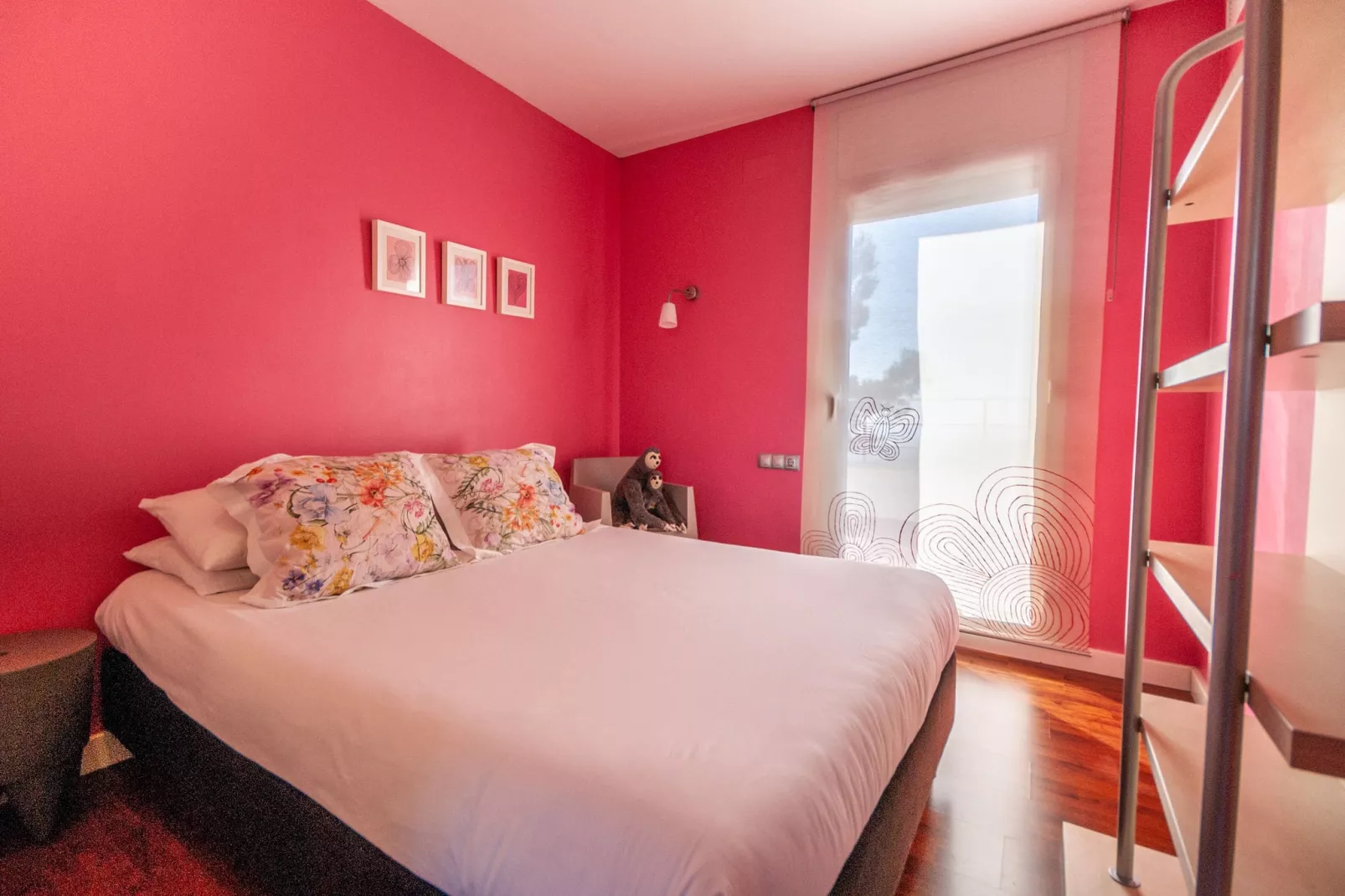 Prachtige villa met zwembad en prachtig uitzicht op zee dichtbij Barcelona-Slaapkamer