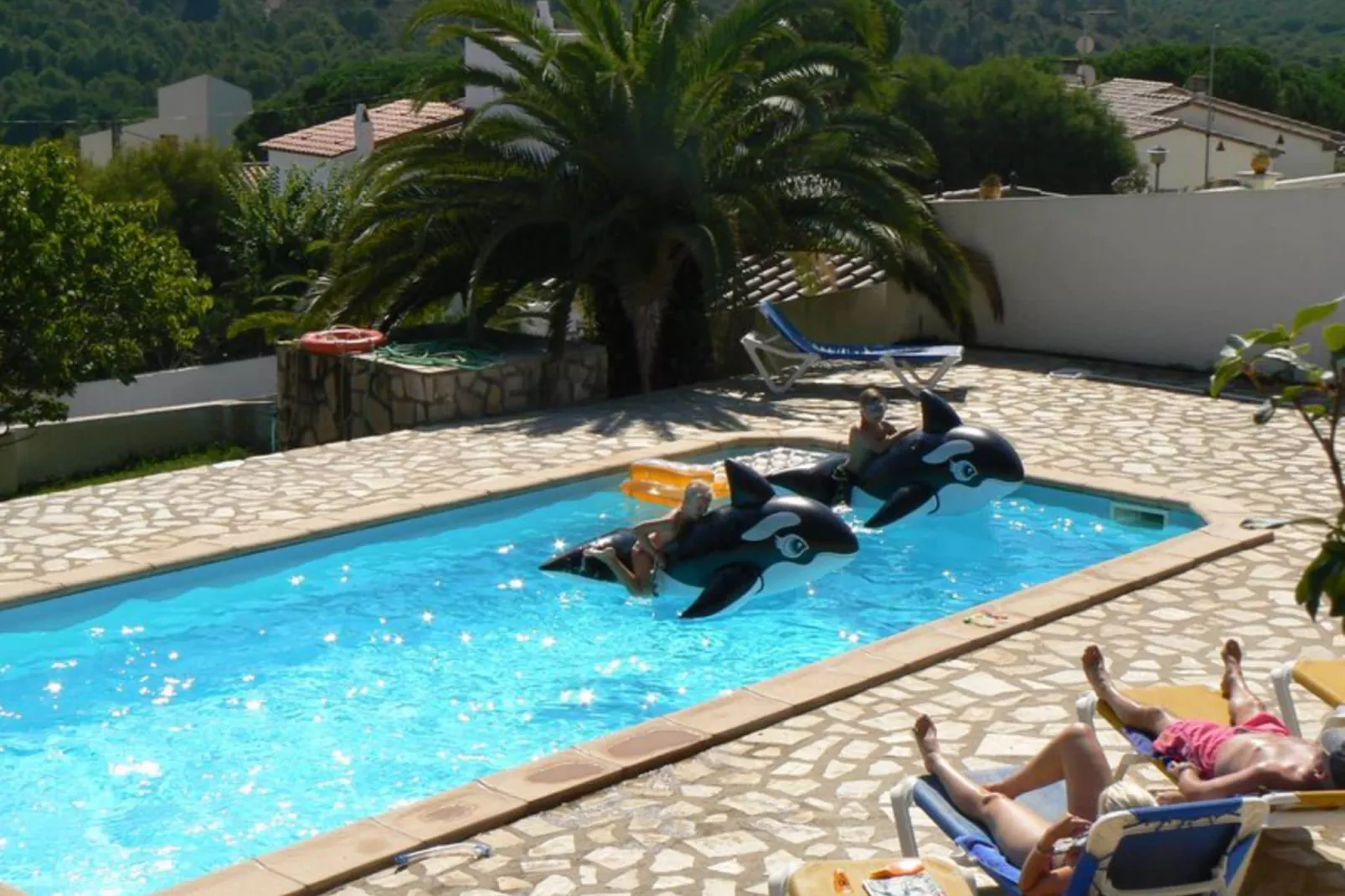 Prachtige woning met een groot terras en zwembad met een fantastisch uitzicht-Zwembad