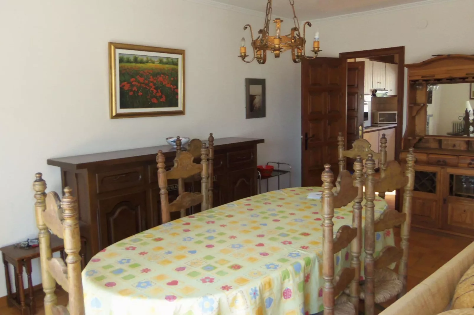 Prachtige woning met een groot terras en zwembad met een fantastisch uitzicht-Eetkamer