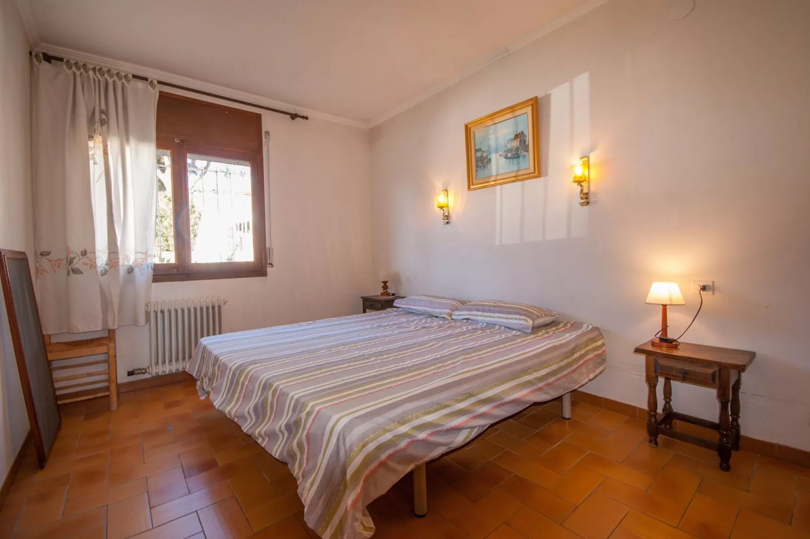 Prachtige woning met een groot terras en zwembad met een fantastisch uitzicht-Slaapkamer