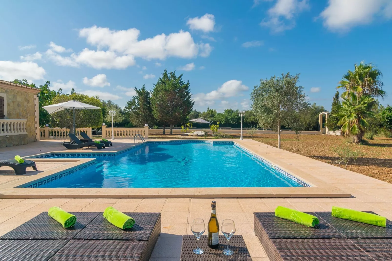Villa Arhu-Buitenkant zomer