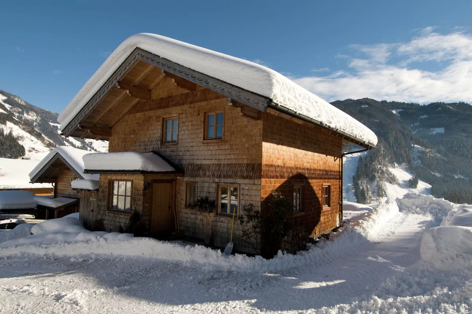 Chalet an der Piste-Exterieur winter