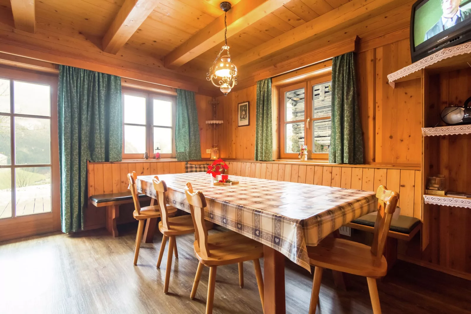 Chalet an der Piste-Eetkamer