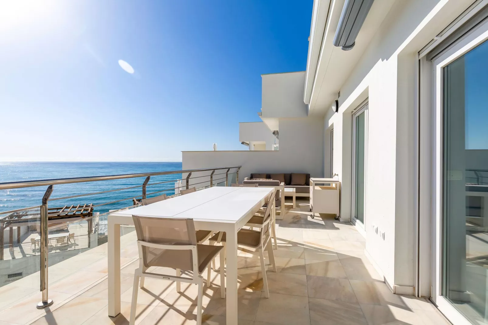 Luxe appartement, afwasmachine en uitzicht op zee-Terrasbalkon