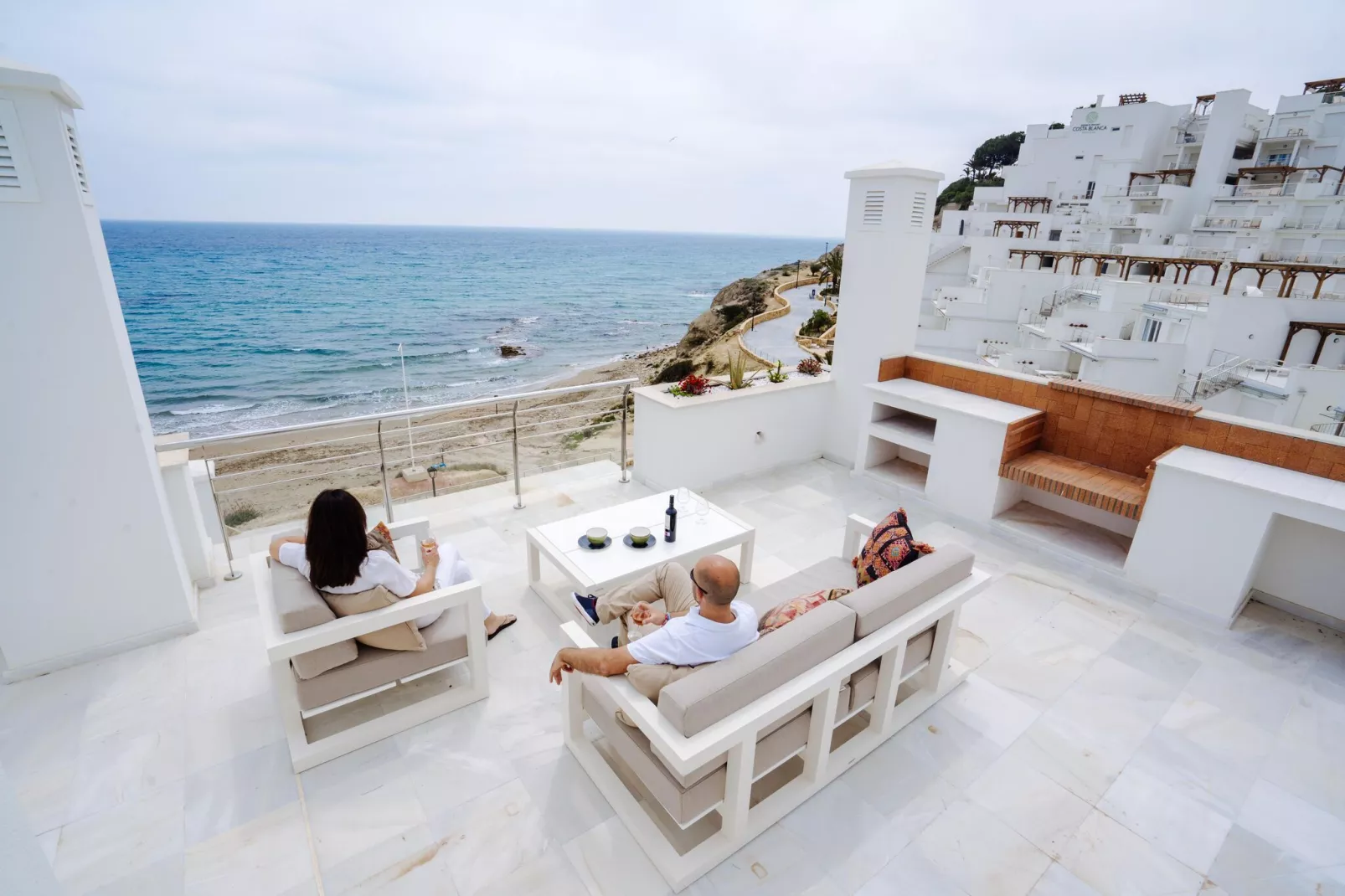 Luxe penthouse met afwasmachine en uitzicht op zee-Terrasbalkon