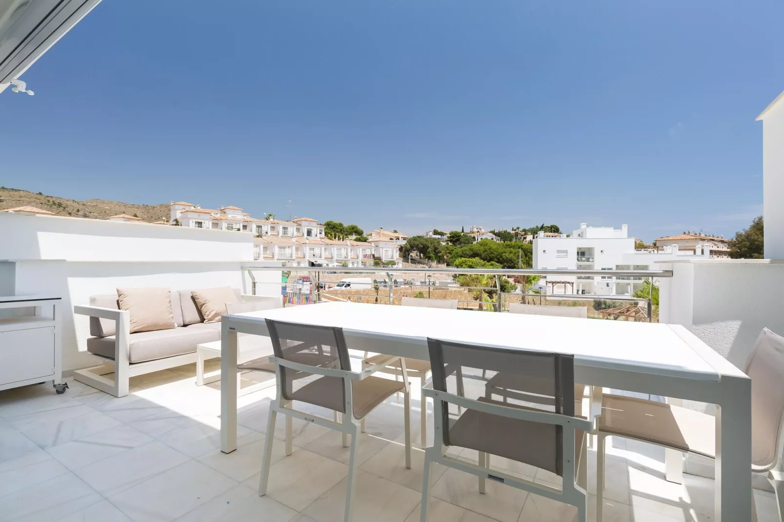 Fraai appartement met terras, aan de Costa Blanca-Terrasbalkon