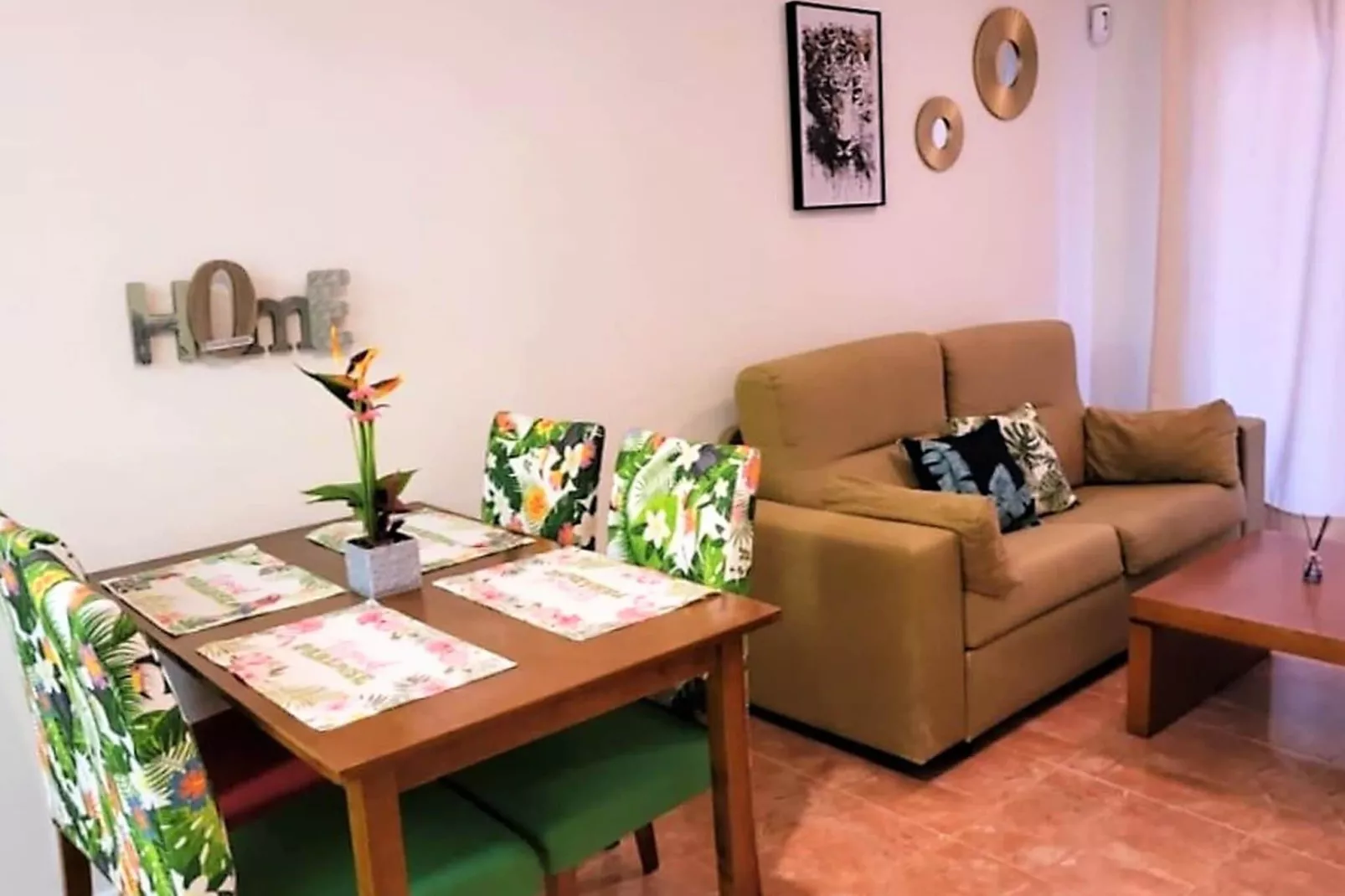 Apartamento 1º con terraza-Eetkamer