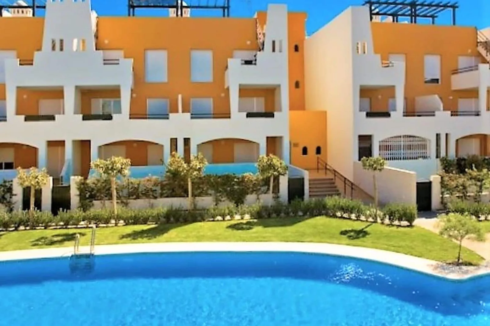 Bajo con terraza jardín y piscina privada-Exterieur winter