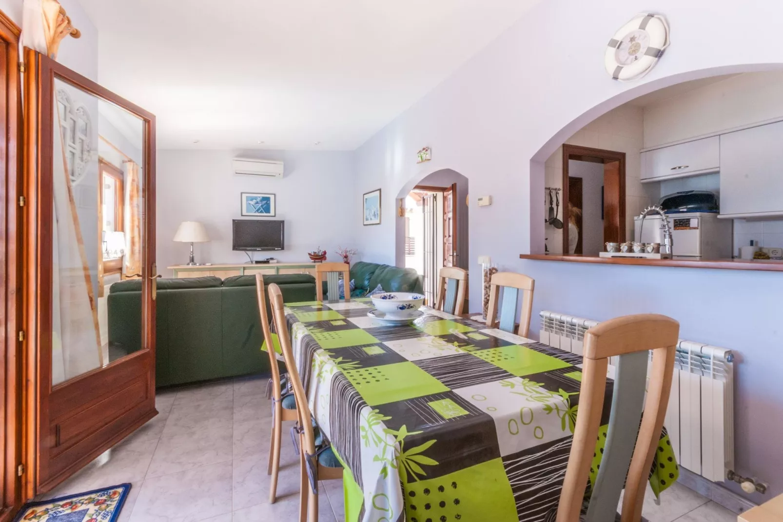 Vrijstaande vakantiewoning in L'Escala met privézwembad-Eetkamer