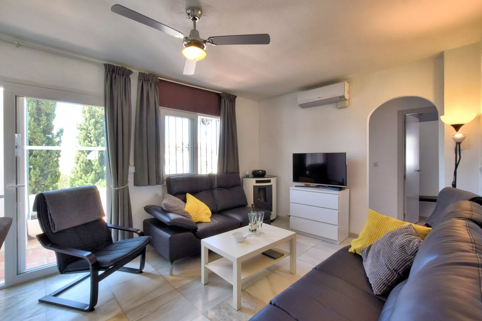 Villa Calle Segovia Benalmadena 8 pers-Woonkamer