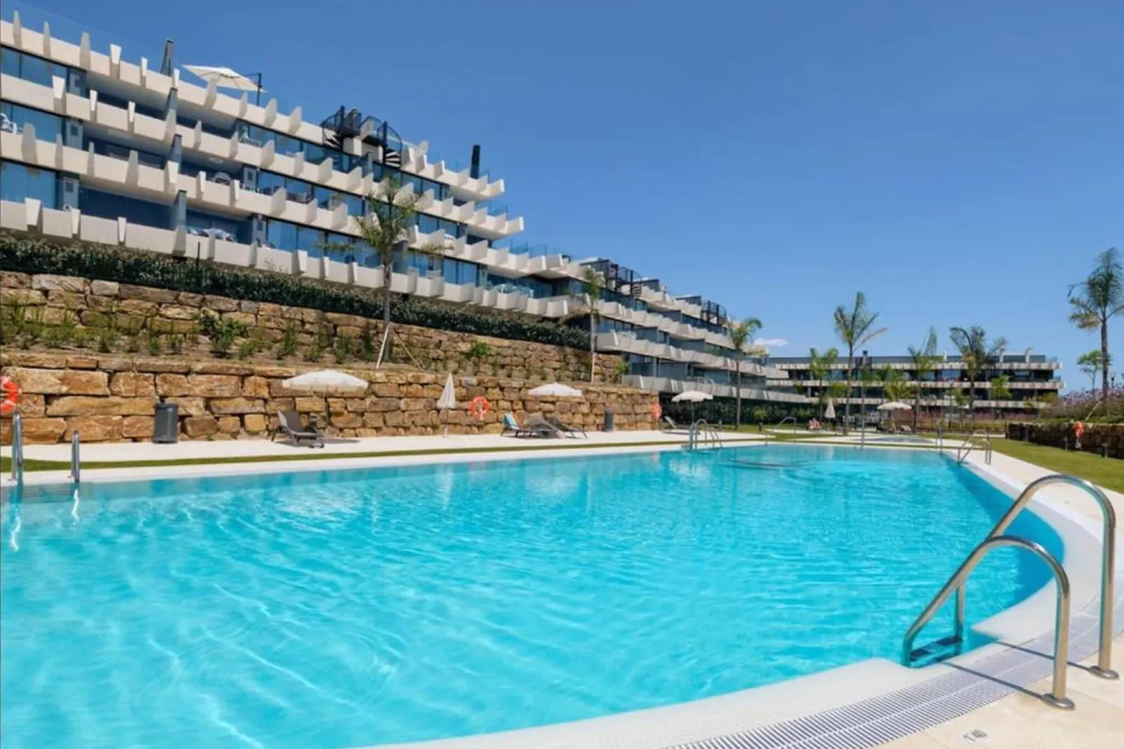 The Golden Oasis - Luxurious 3 Bedroom Penthouse with Gym & Spa facilities-Buitenkant zomer