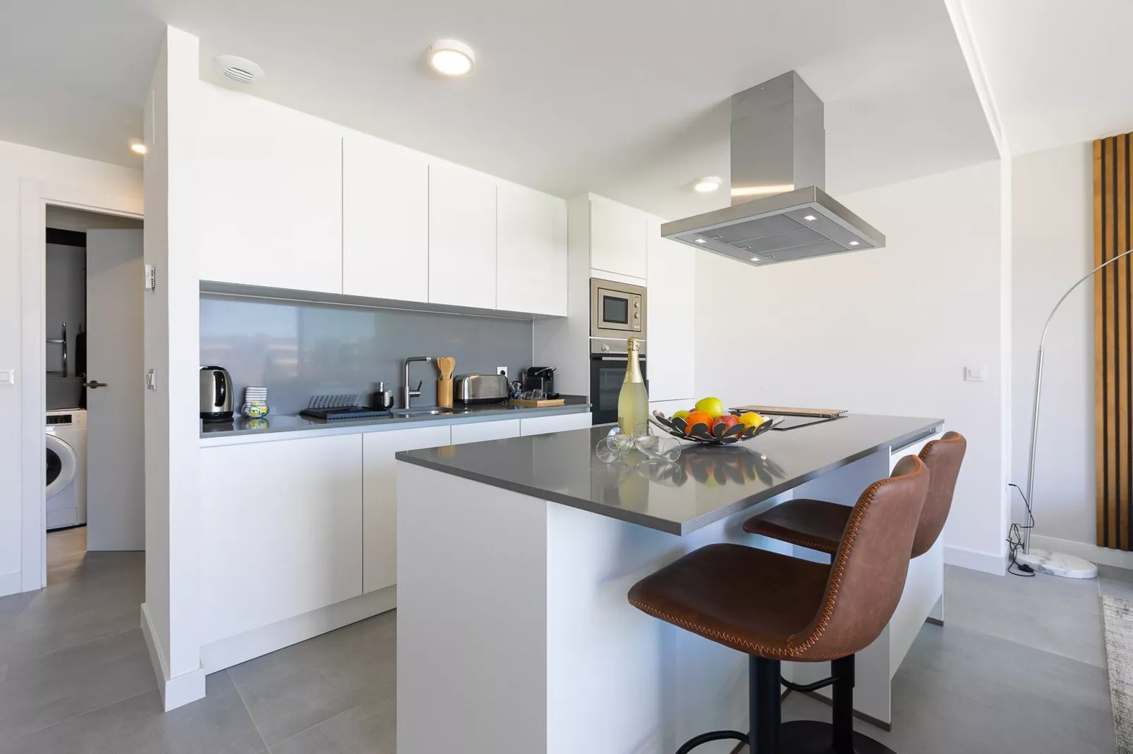 The Golden Oasis - Luxurious 3 Bedroom Penthouse with Gym & Spa facilities-Keuken